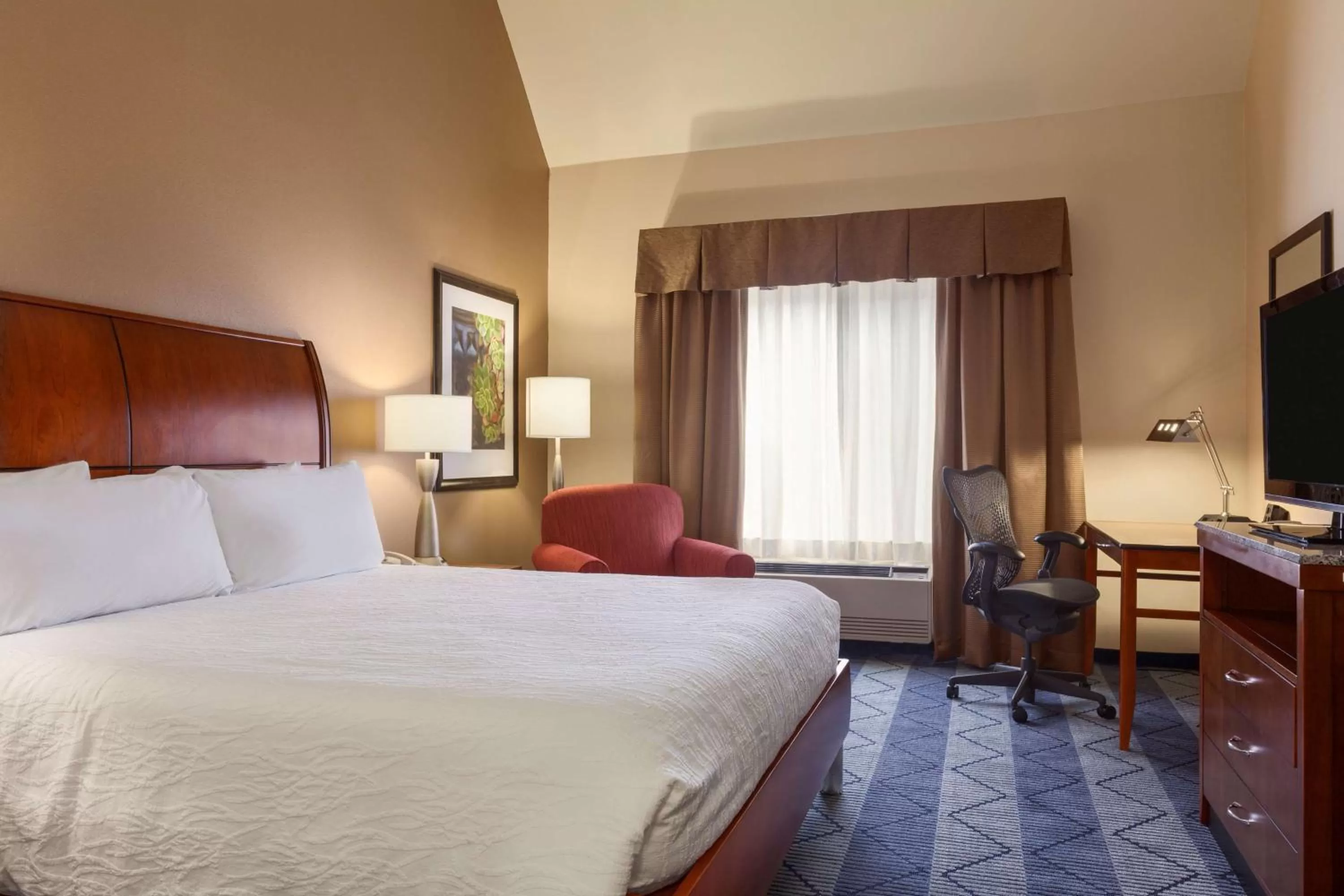 Bedroom, Bed in Hilton Garden Inn Lancaster