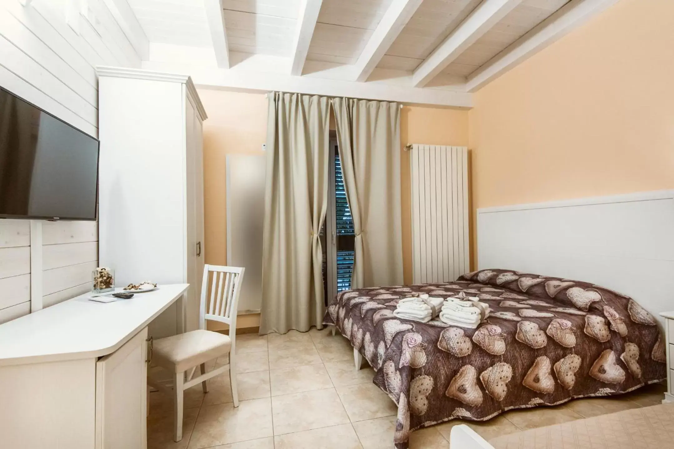 Photo of the whole room, Bathroom in Le Camelie