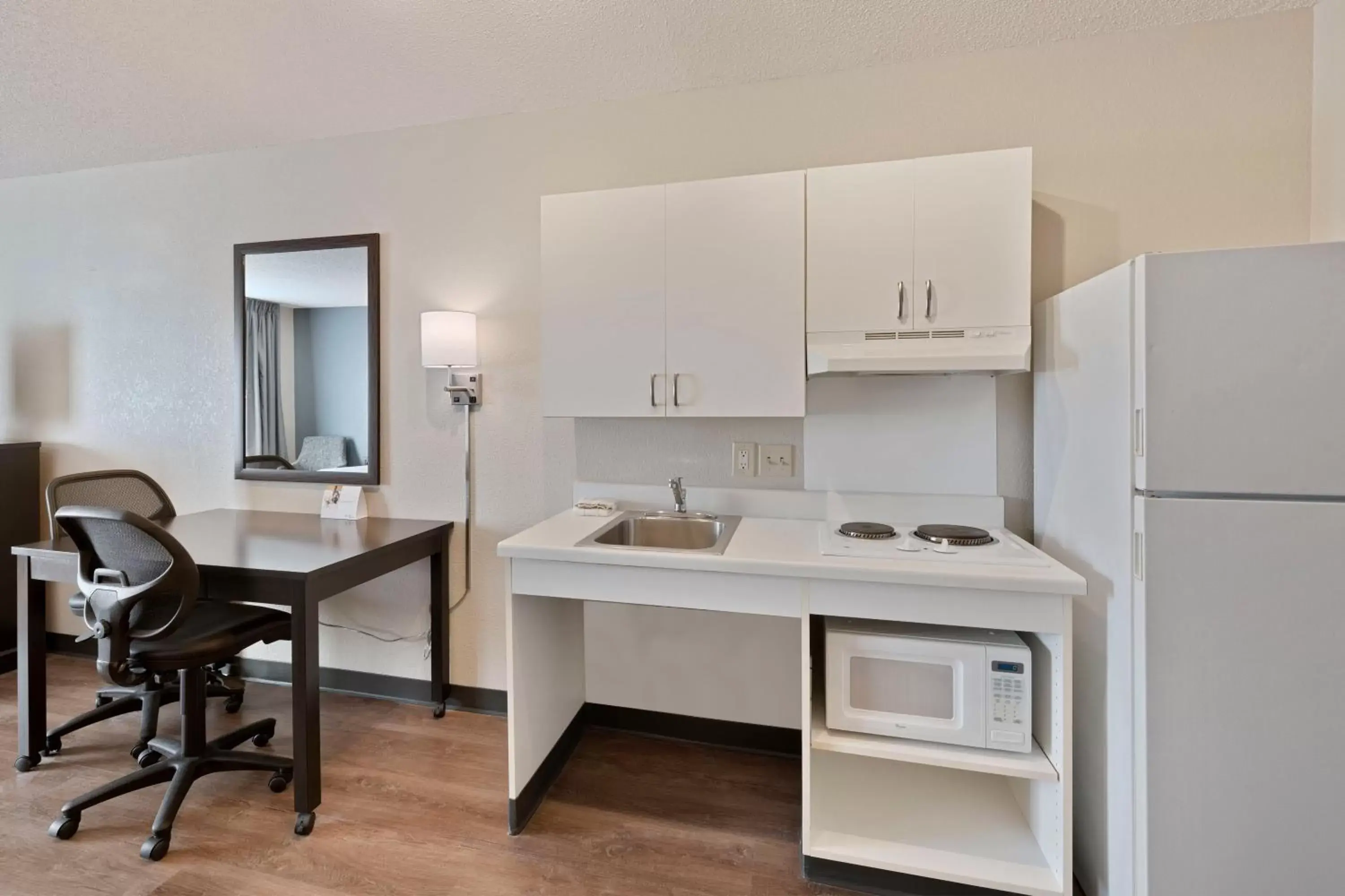 Kitchen or kitchenette, Kitchen/Kitchenette in Extended Stay America Suites - Charlotte - Tyvola Rd