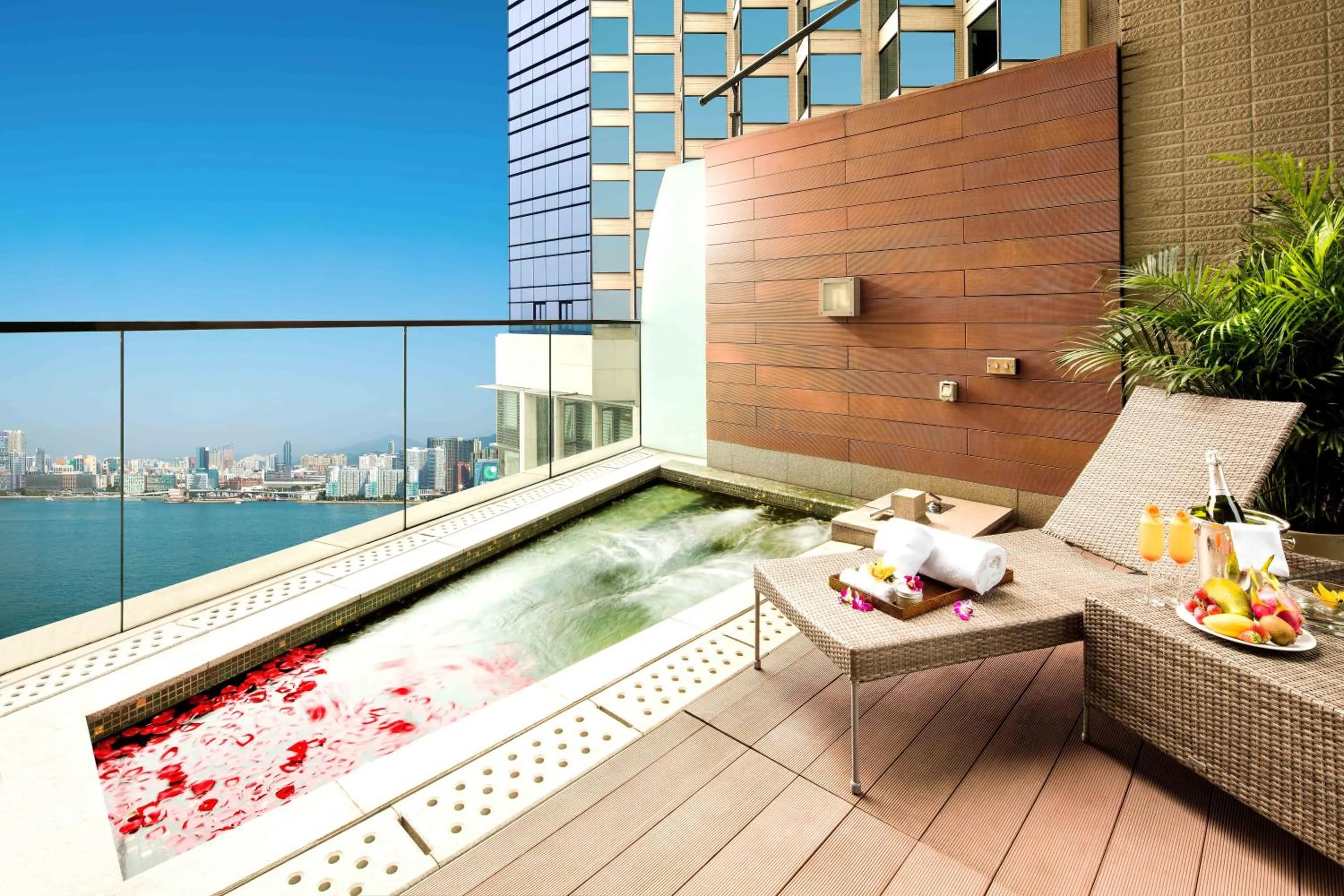 Shower in Harbour Grand Hong Kong