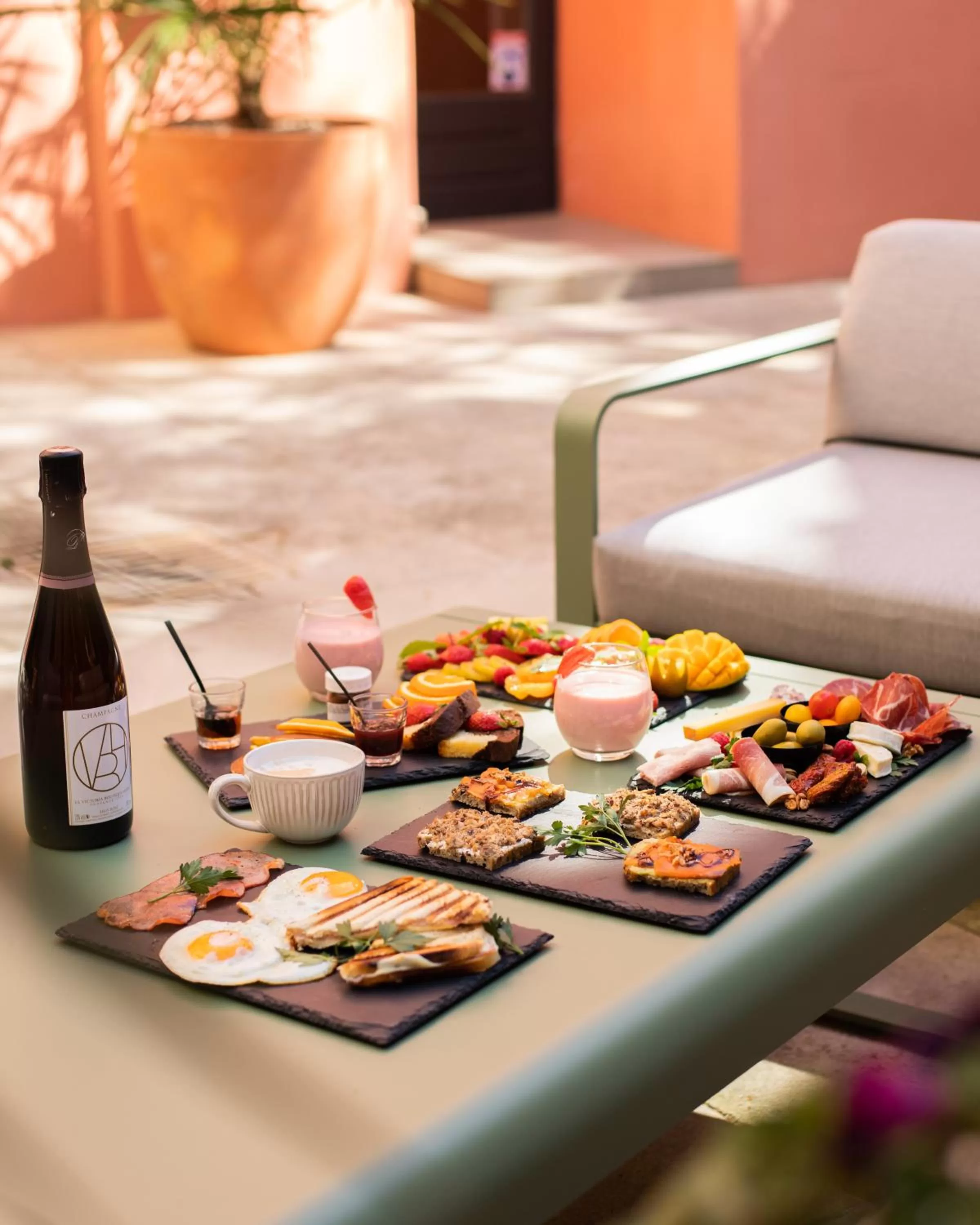 Food in Le Victoria Boutique Hôtel