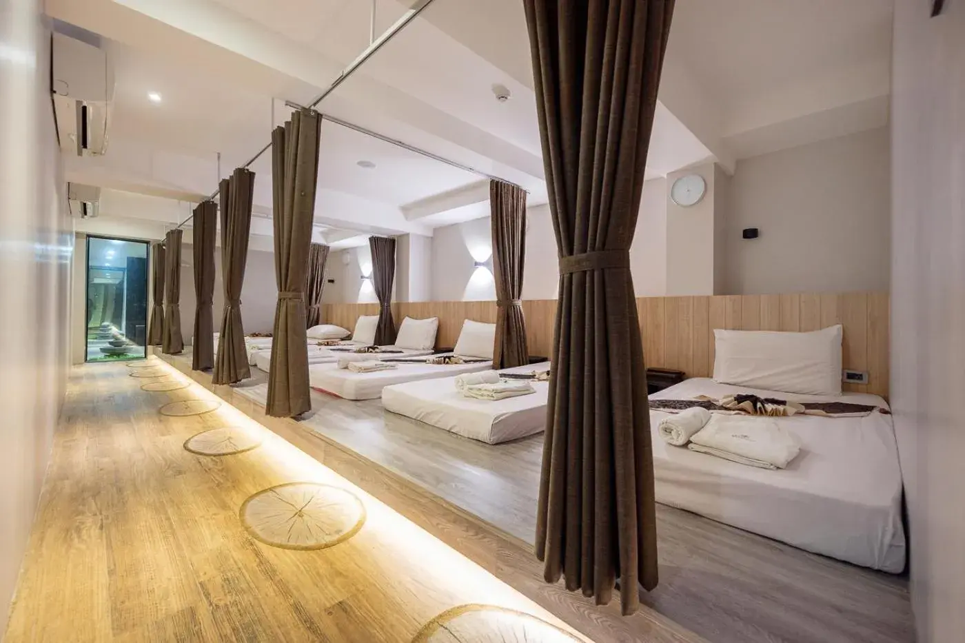 Massage, Bed in Loft Bangkok Hotel - SHA Extra Plus