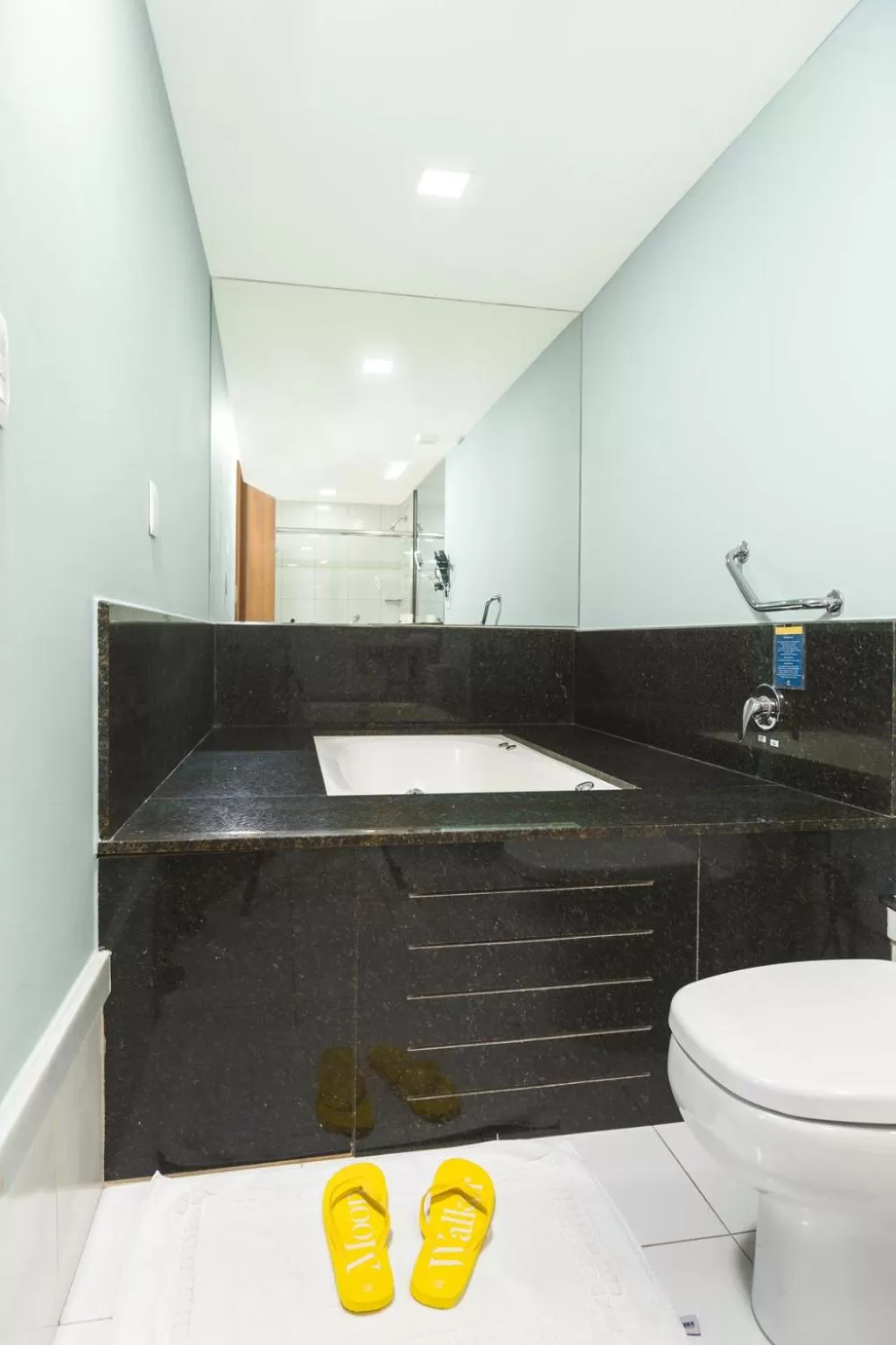 Toilet in Golden Tulip Porto Vitória