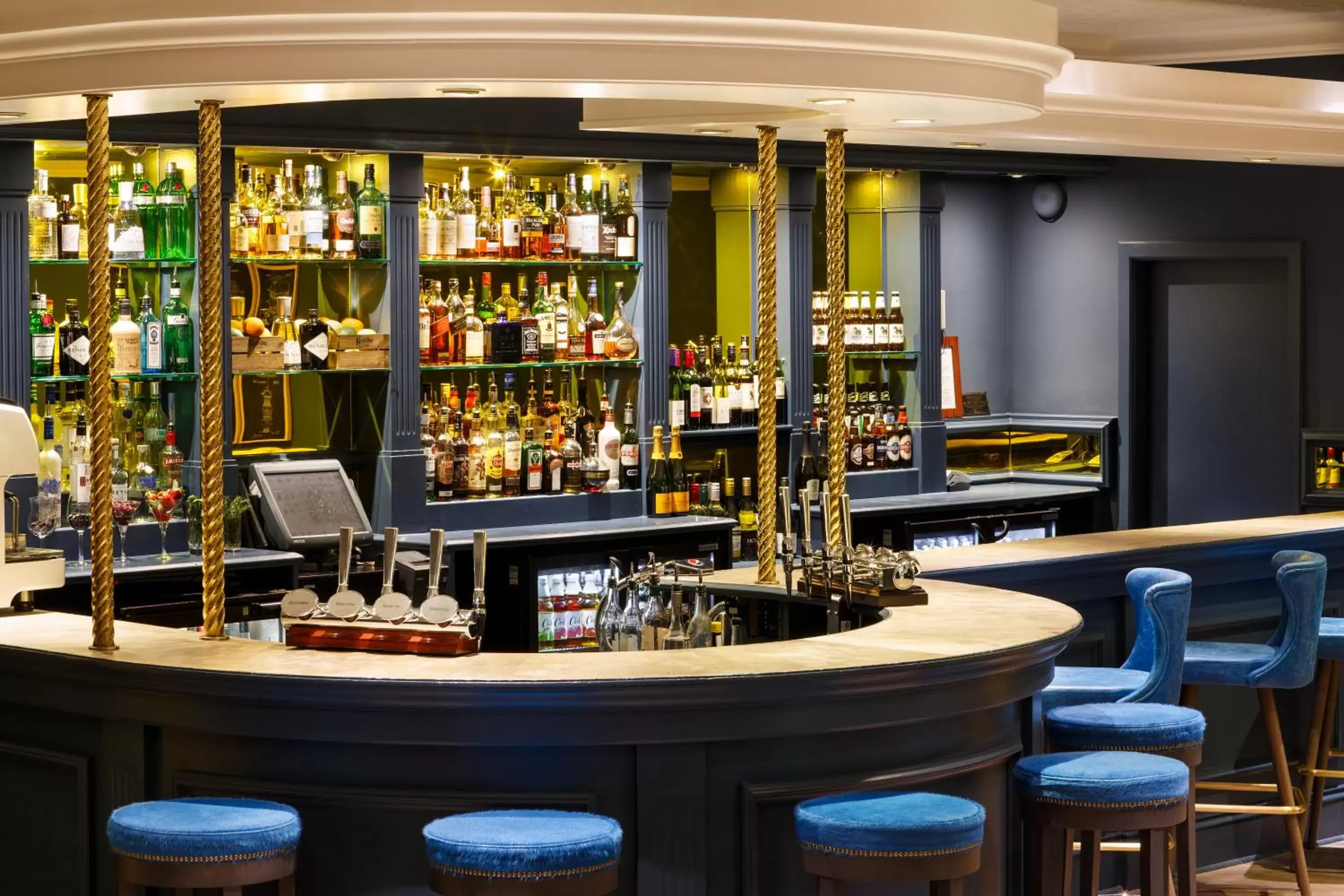 Coffee/tea facilities, Lounge/Bar in Mercure Inverness Hotel