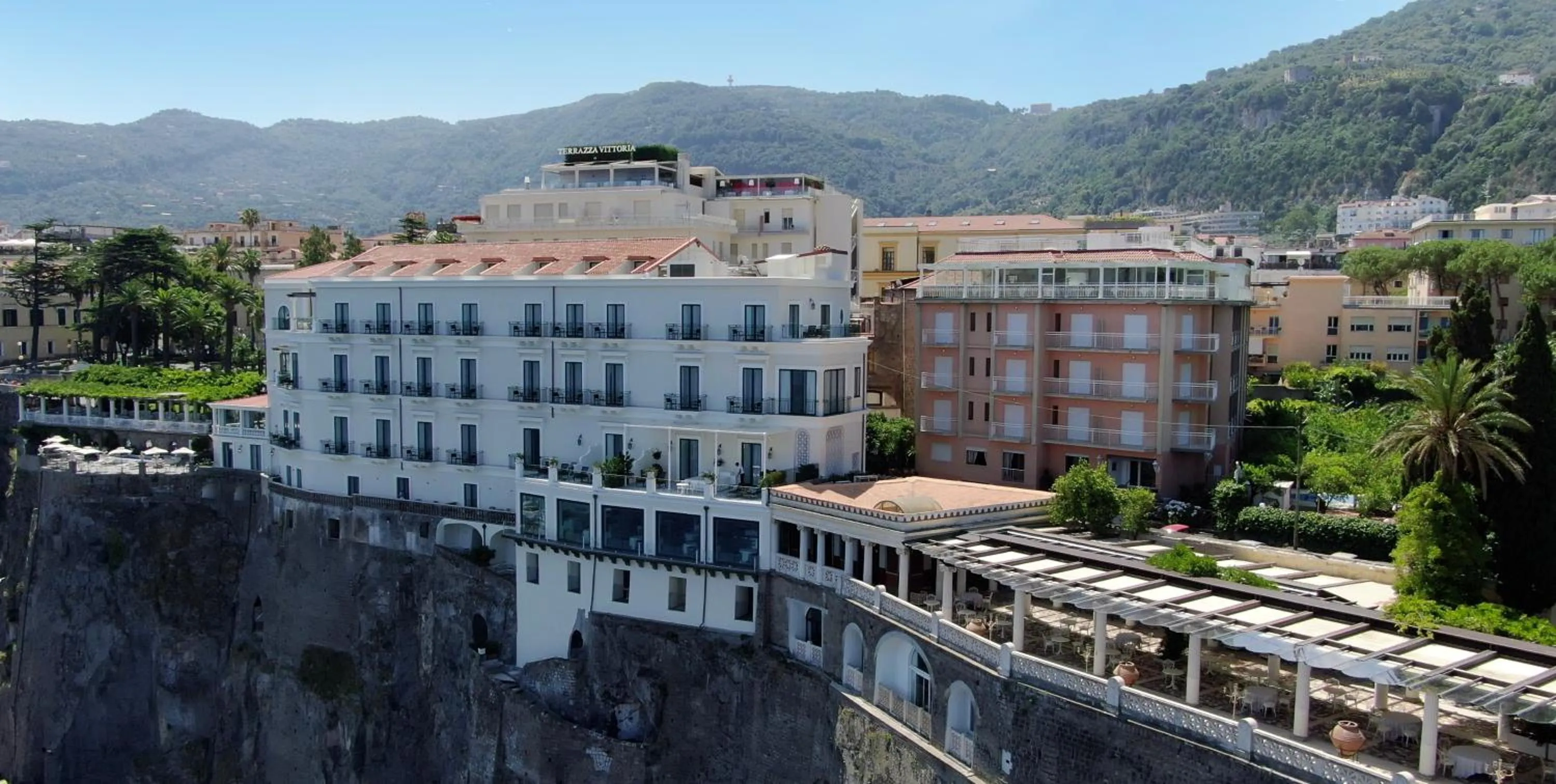 Property building in Bellevue Syrene