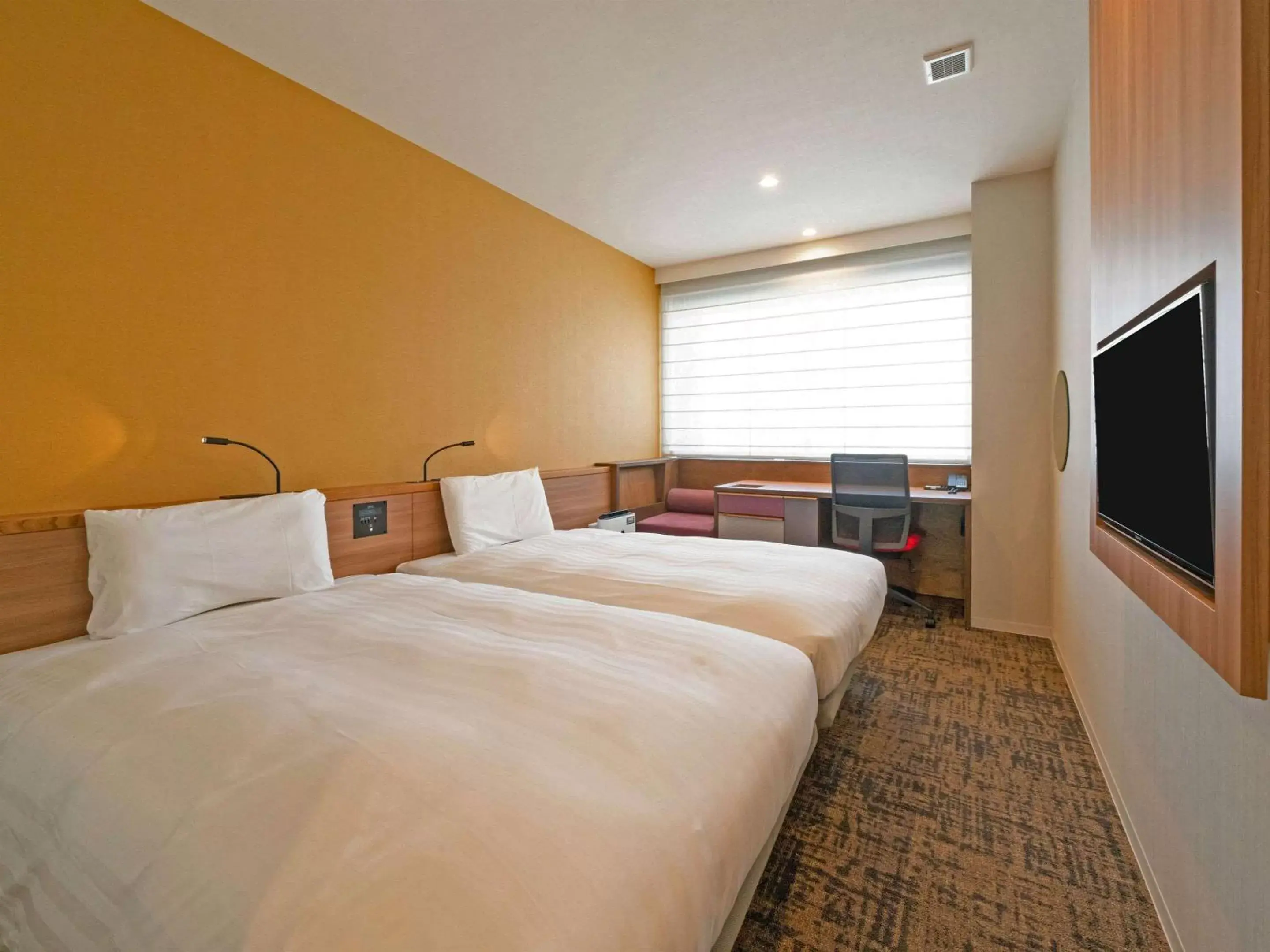 Photo of the whole room, Bed in Comfort Inn Fukuoka Tenjin