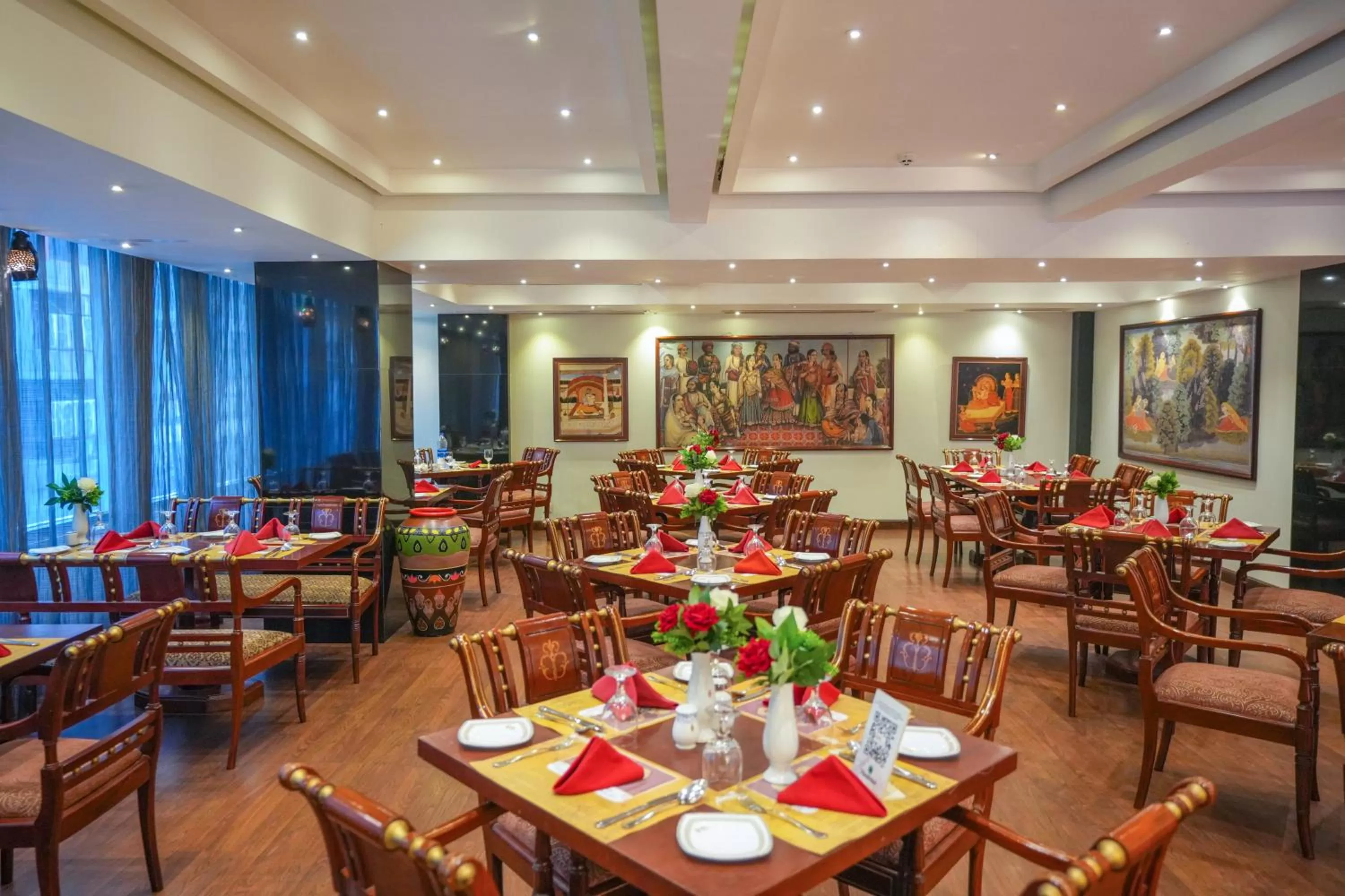 Restaurant/places to eat in Hotel Sarina
