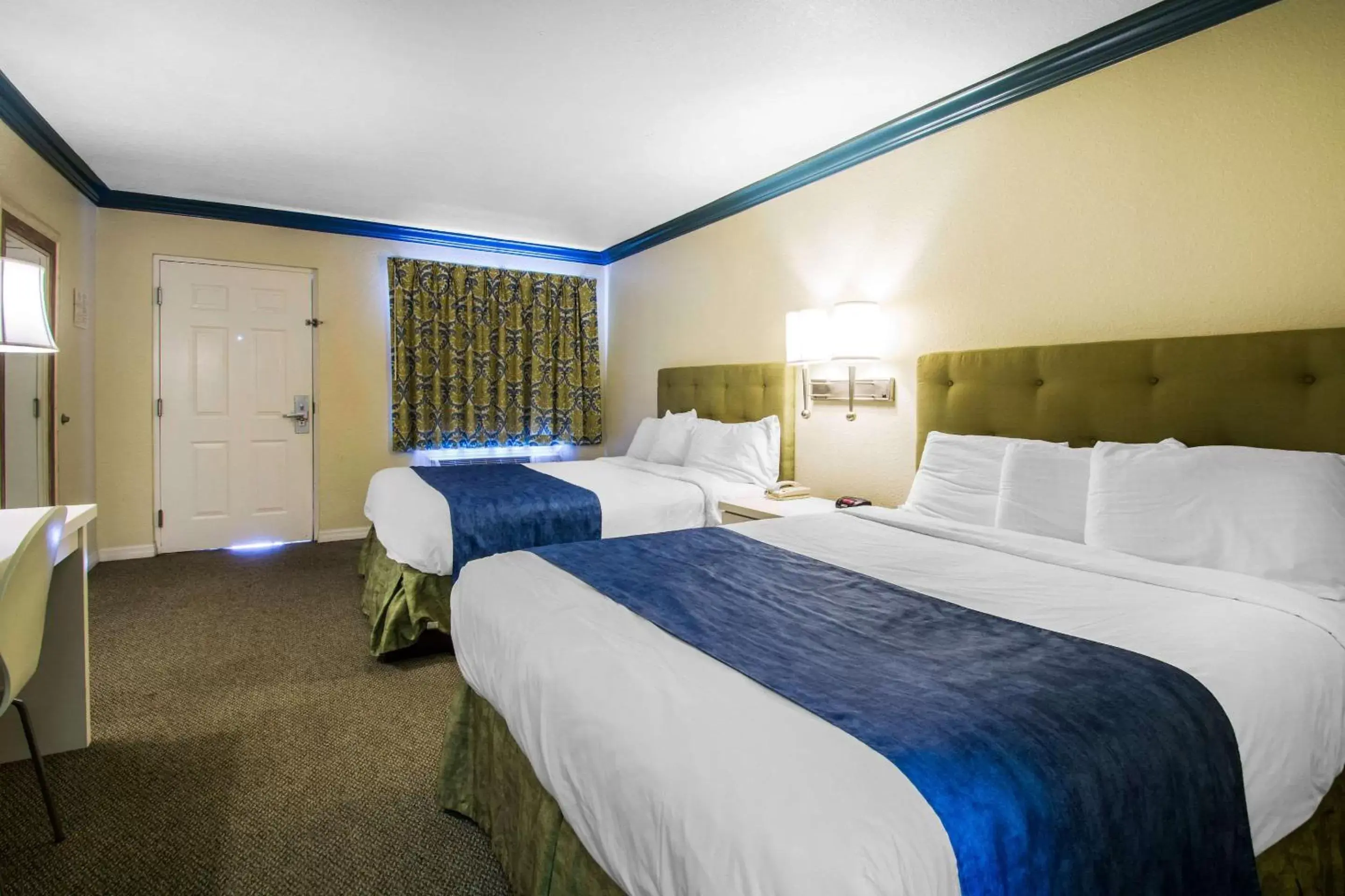 Photo of the whole room, Bed in Quality Inn Clermont West Kissimmee