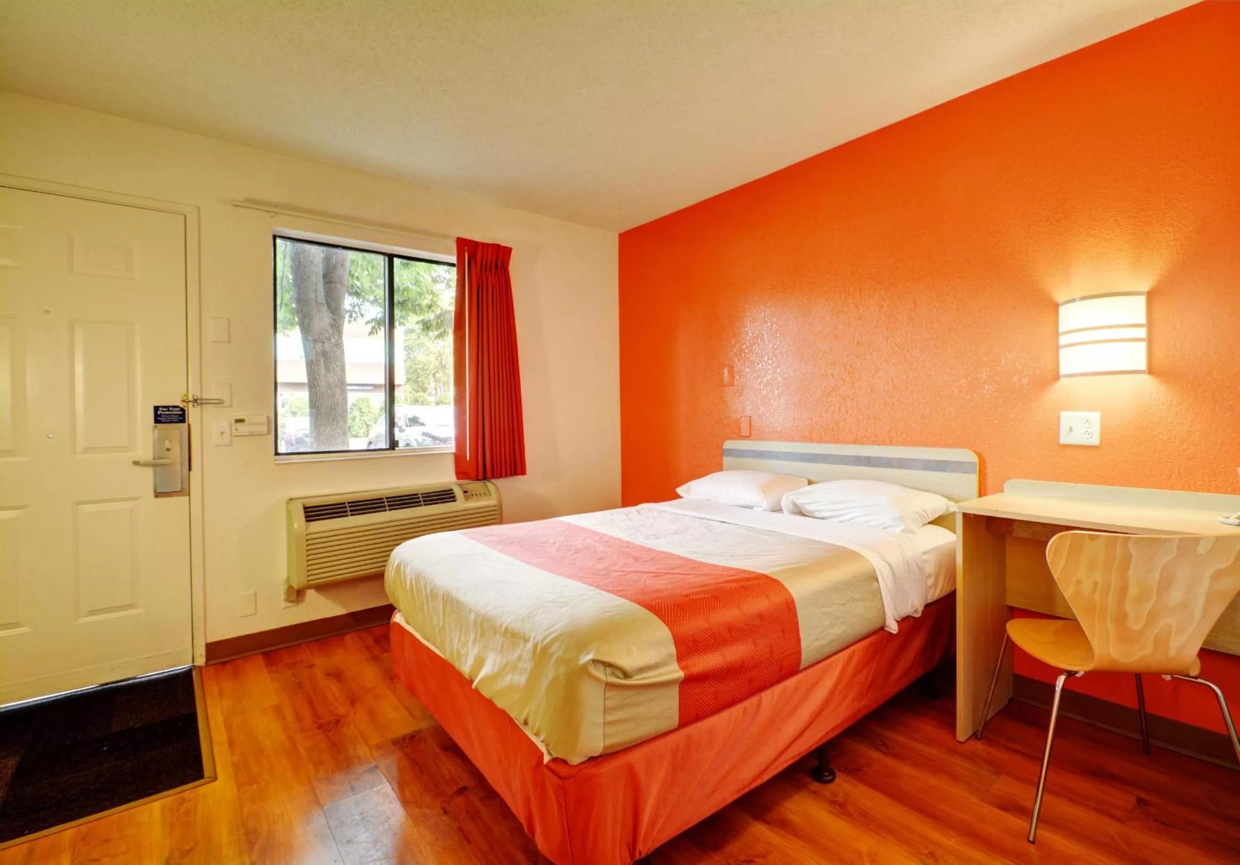 Queen Room - Disability Access in Motel 6-Wethersfield, CT - Hartford