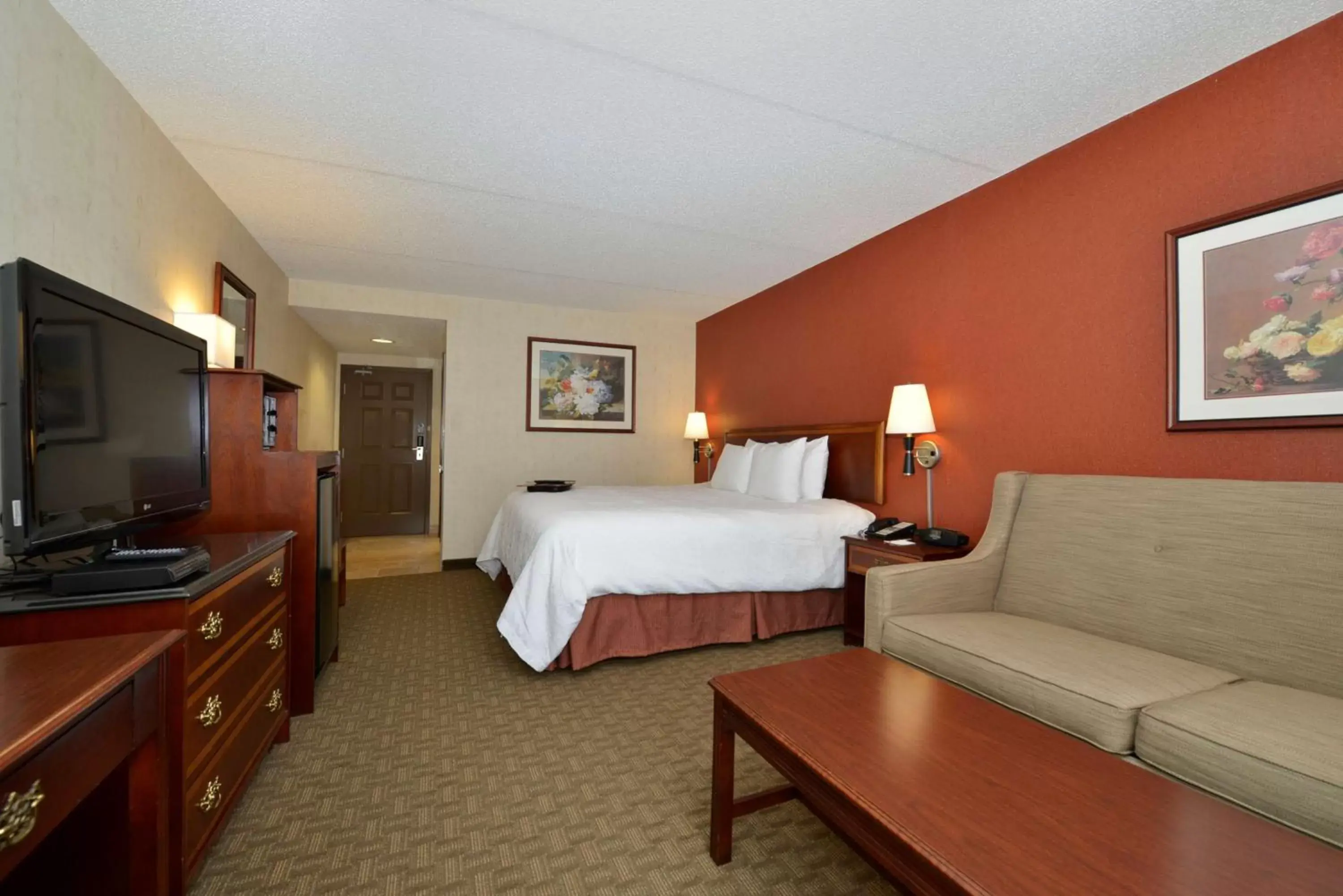 Bed in Hampton Inn East Aurora