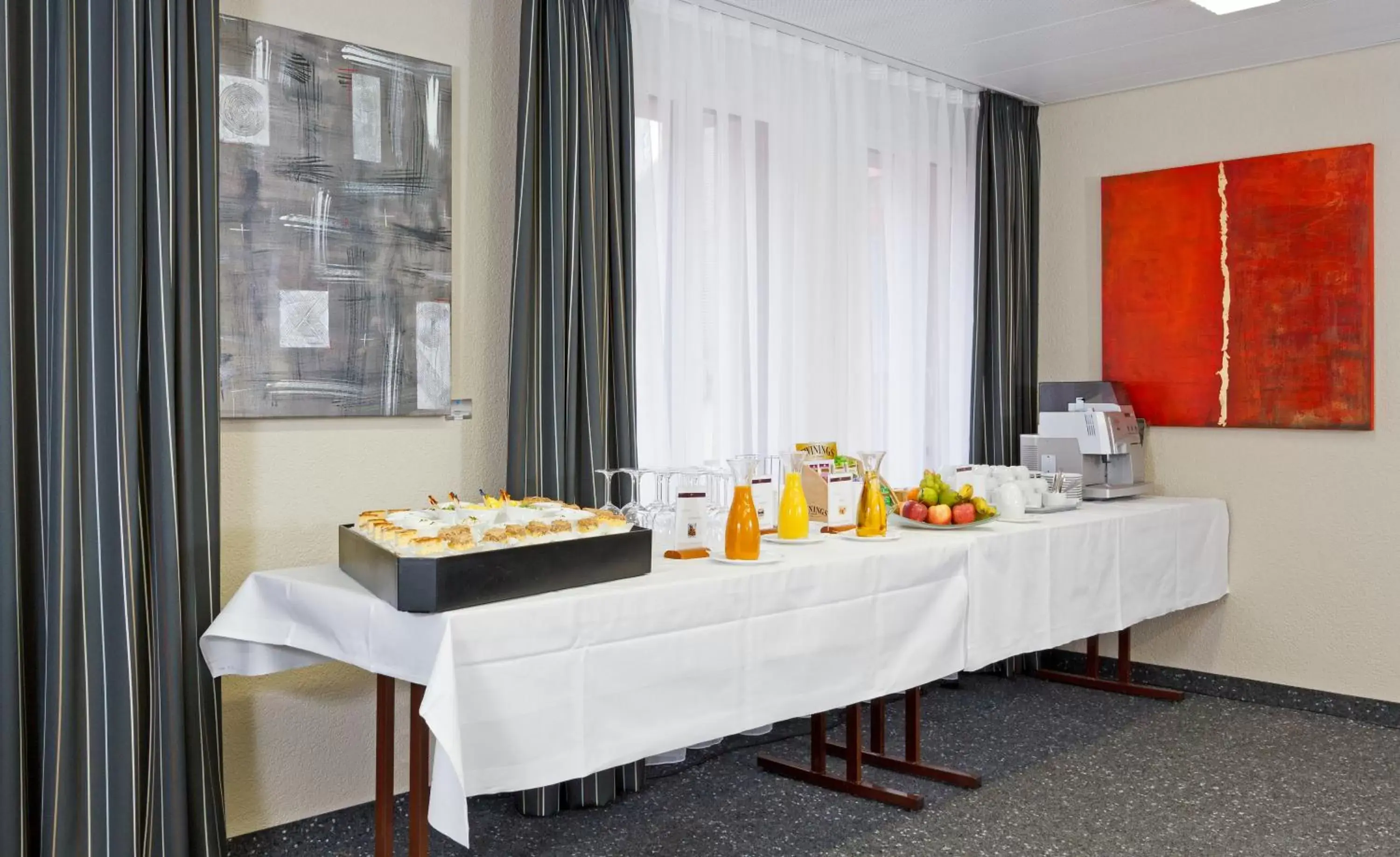 Food and drinks in Hotel Olten Swiss Quality