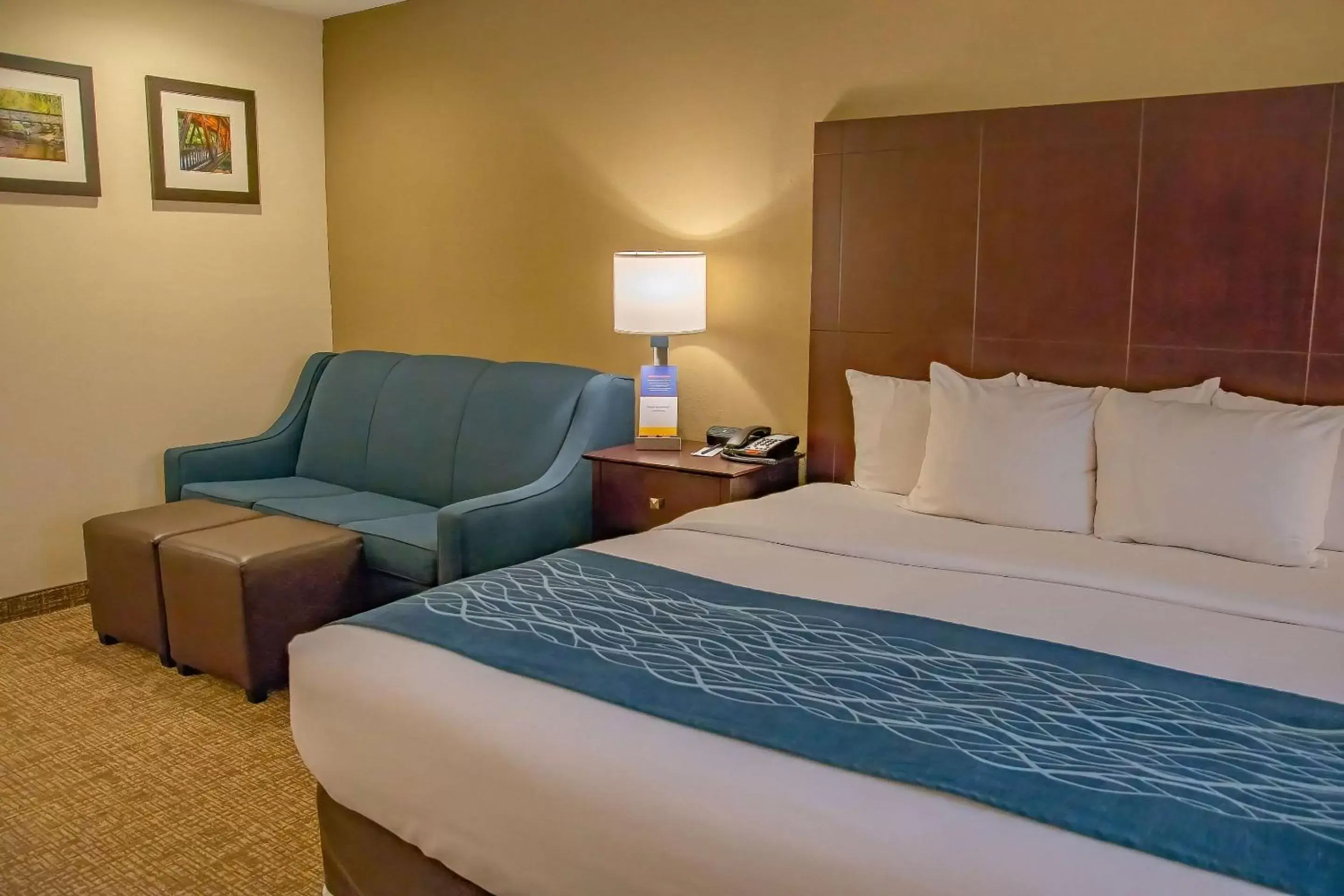 Bedroom, Bed in Comfort Inn Huntington Near University