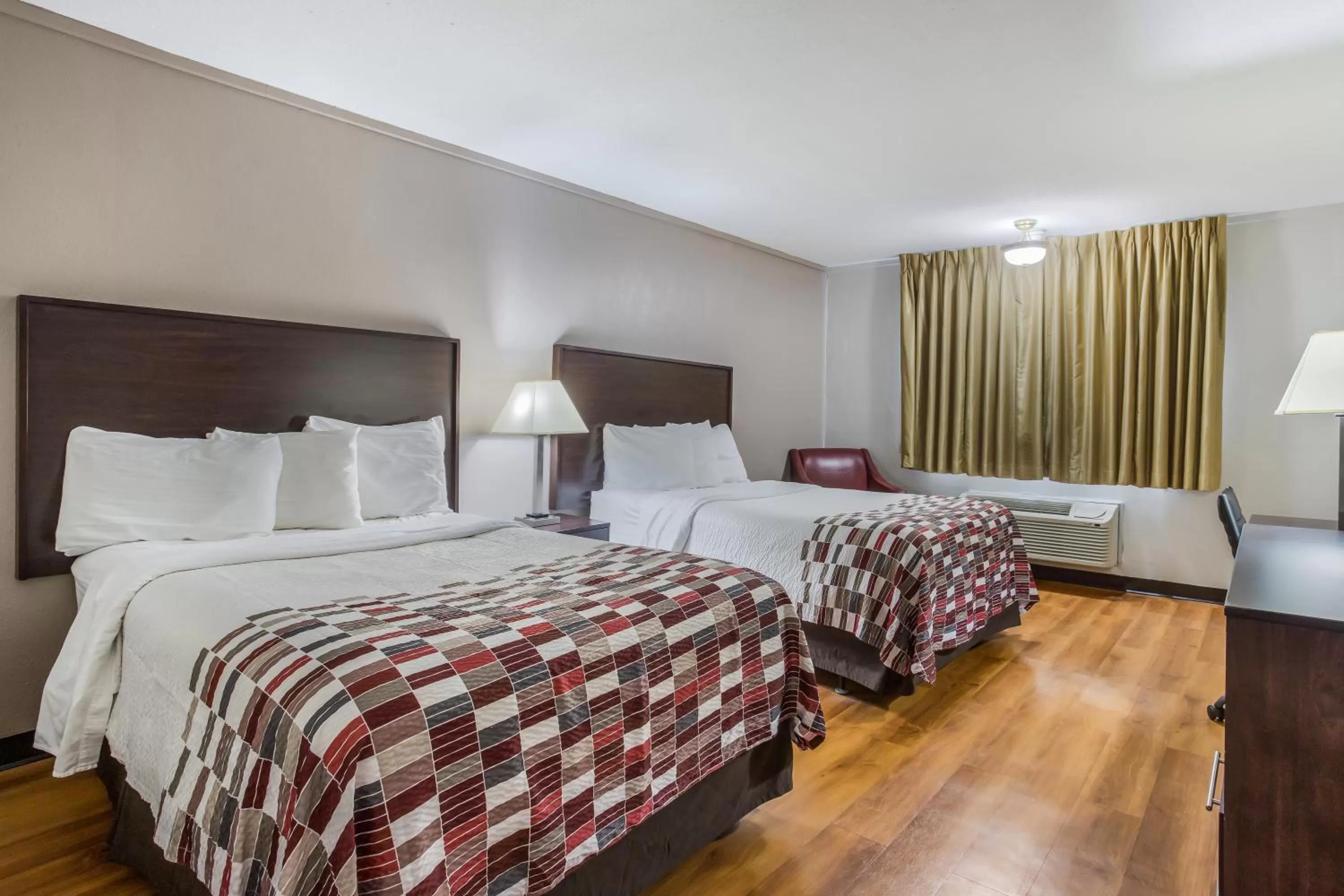 Photo of the whole room in Red Roof Inn Meridian