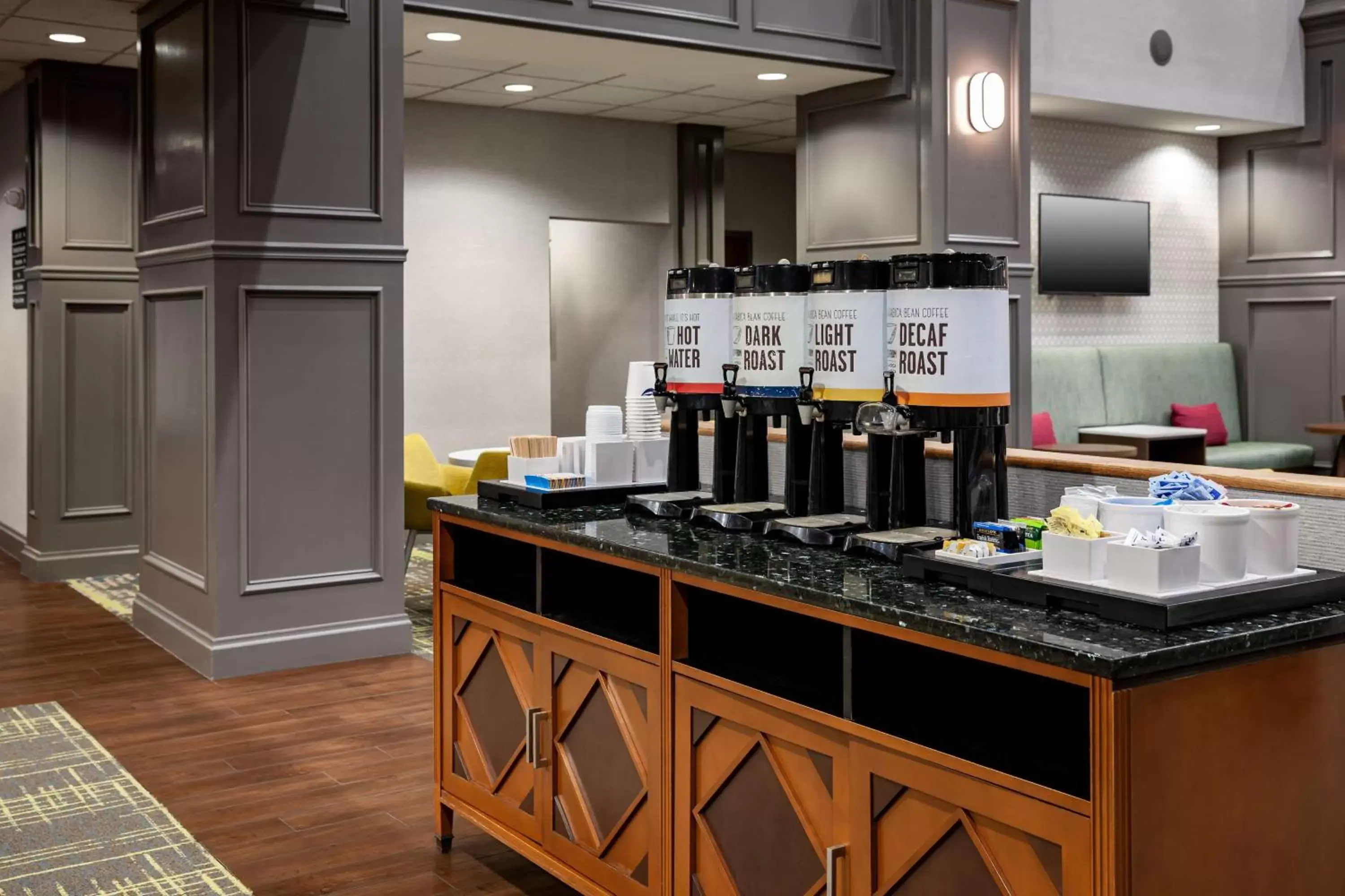 Lobby or reception, Kitchen/Kitchenette in Hampton Inn & Suites Texarkana