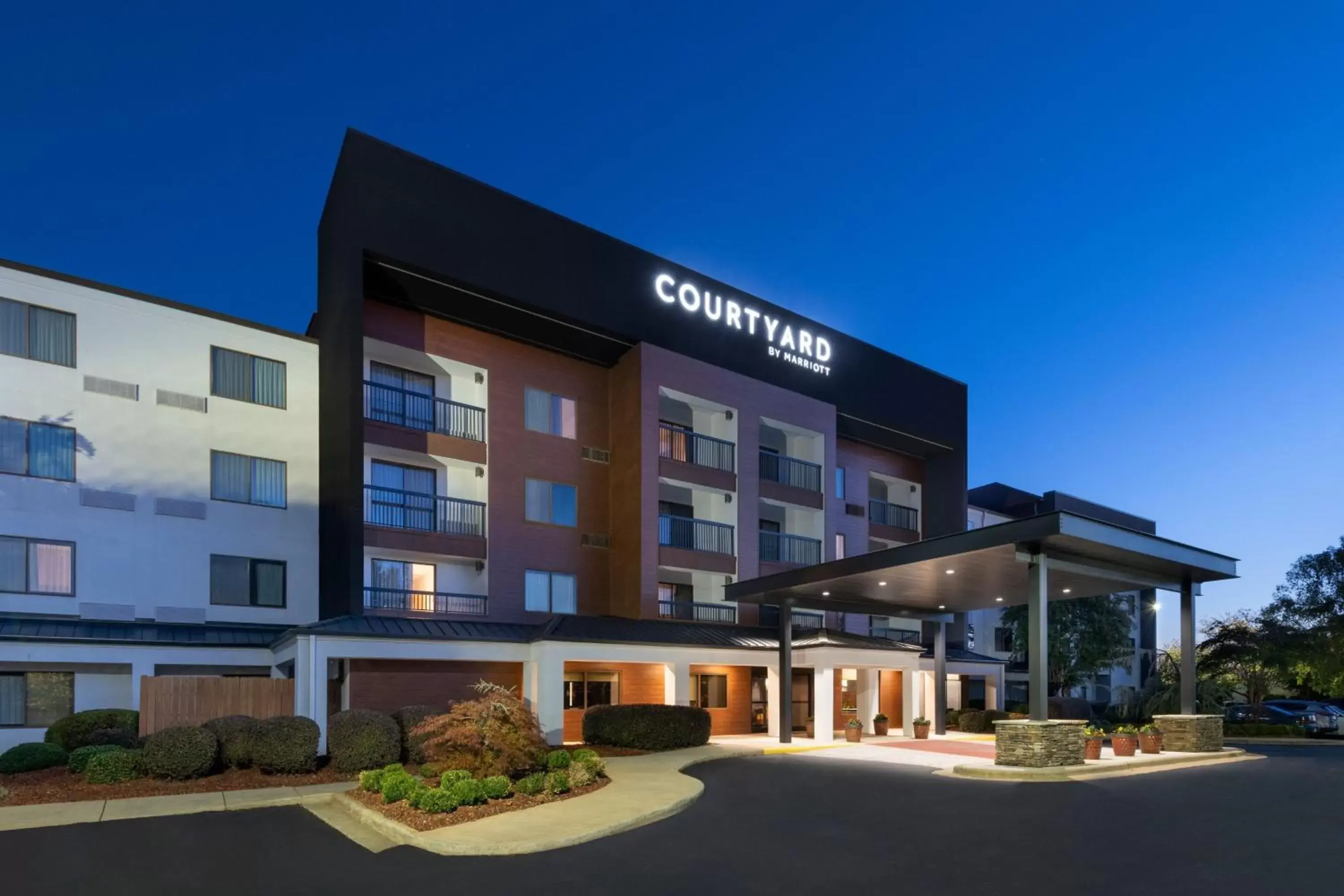 Property Building in Courtyard by Marriott Burlington