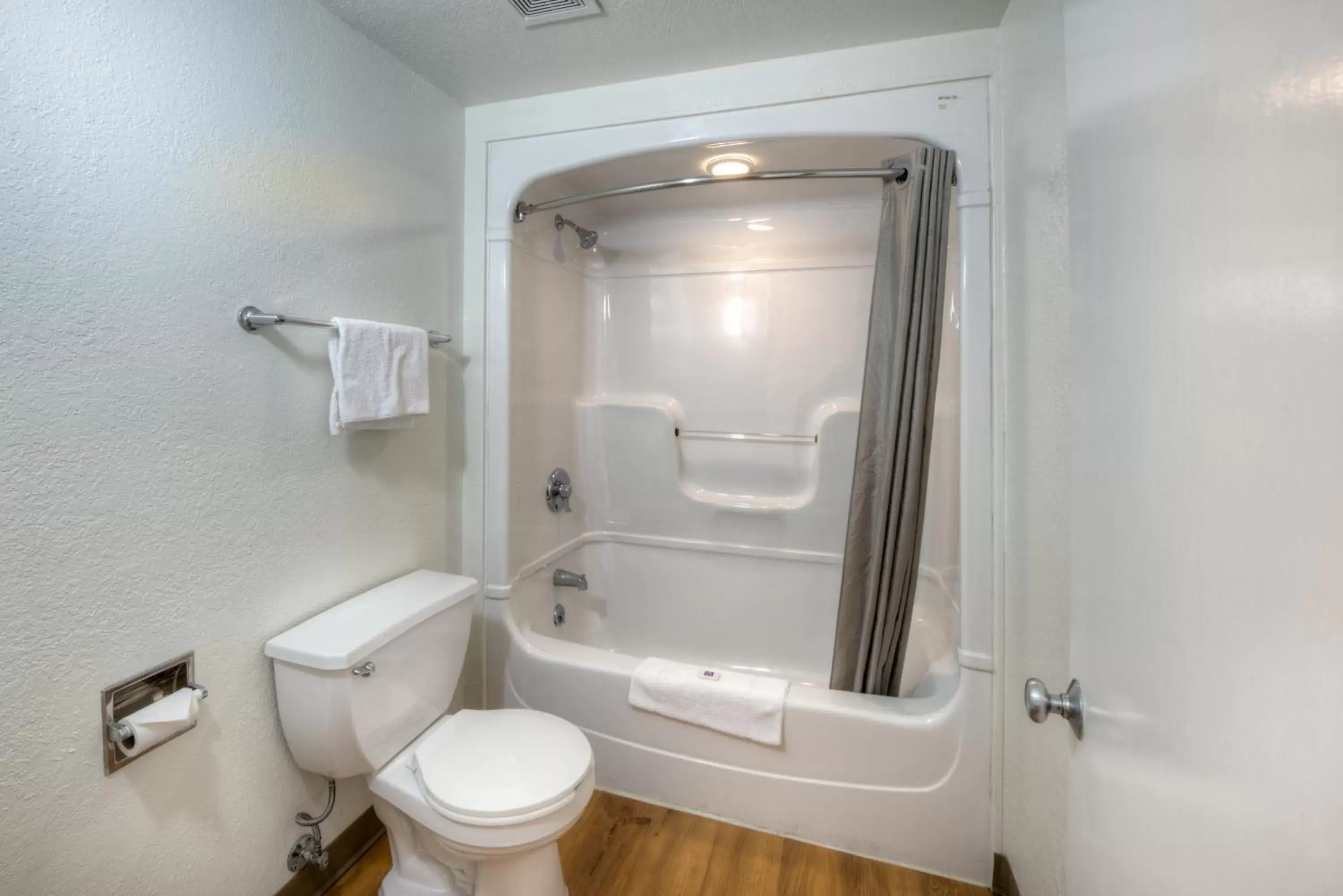 Toilet, Bathroom in Motel 6-Niantic, CT - New London