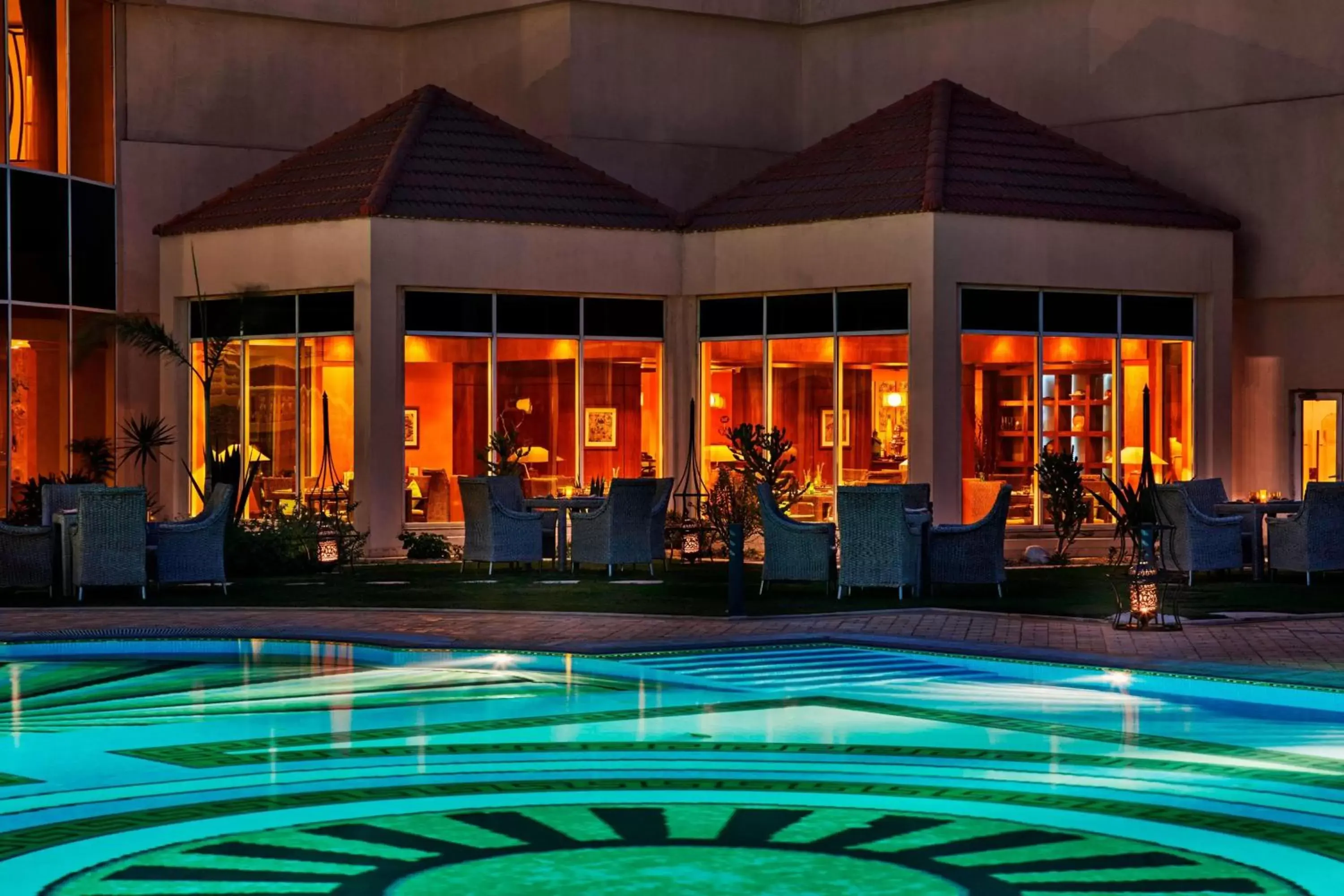 Restaurant/places to eat, Swimming Pool in JW Marriott Hotel Cairo