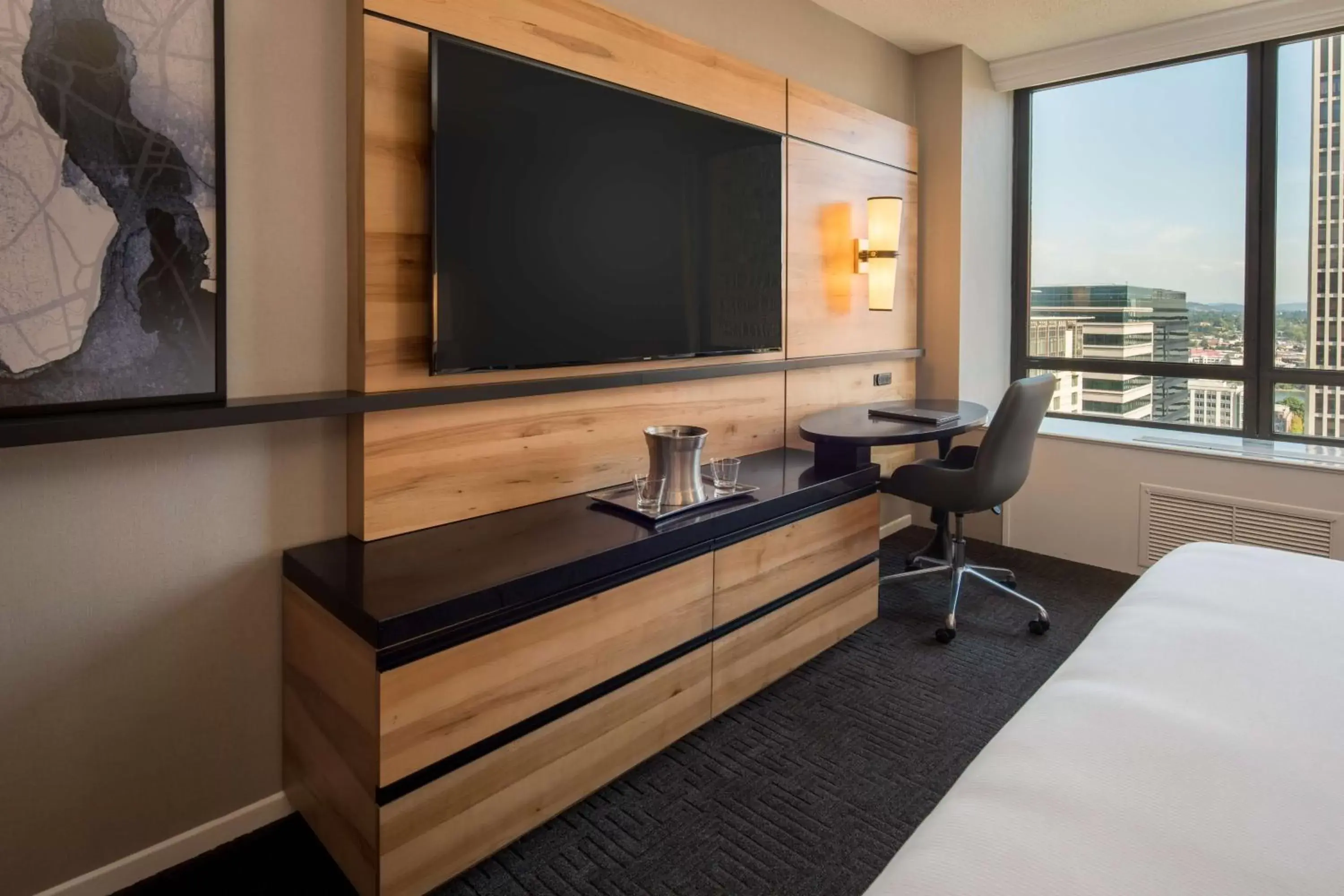 TV and multimedia, TV/Entertainment Center in Hilton Portland Downtown