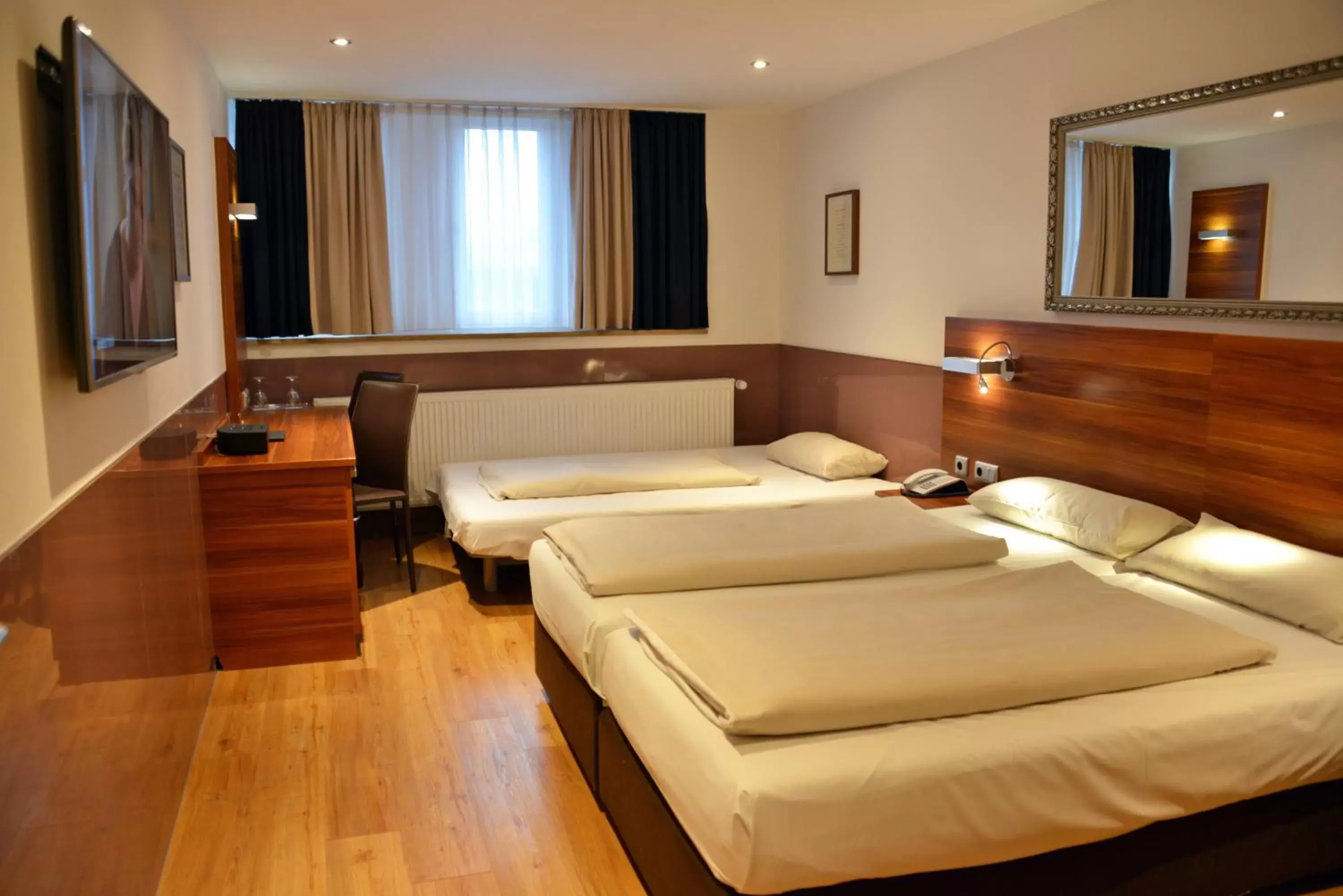 Photo of the whole room, Bed in Arthotel Munich
