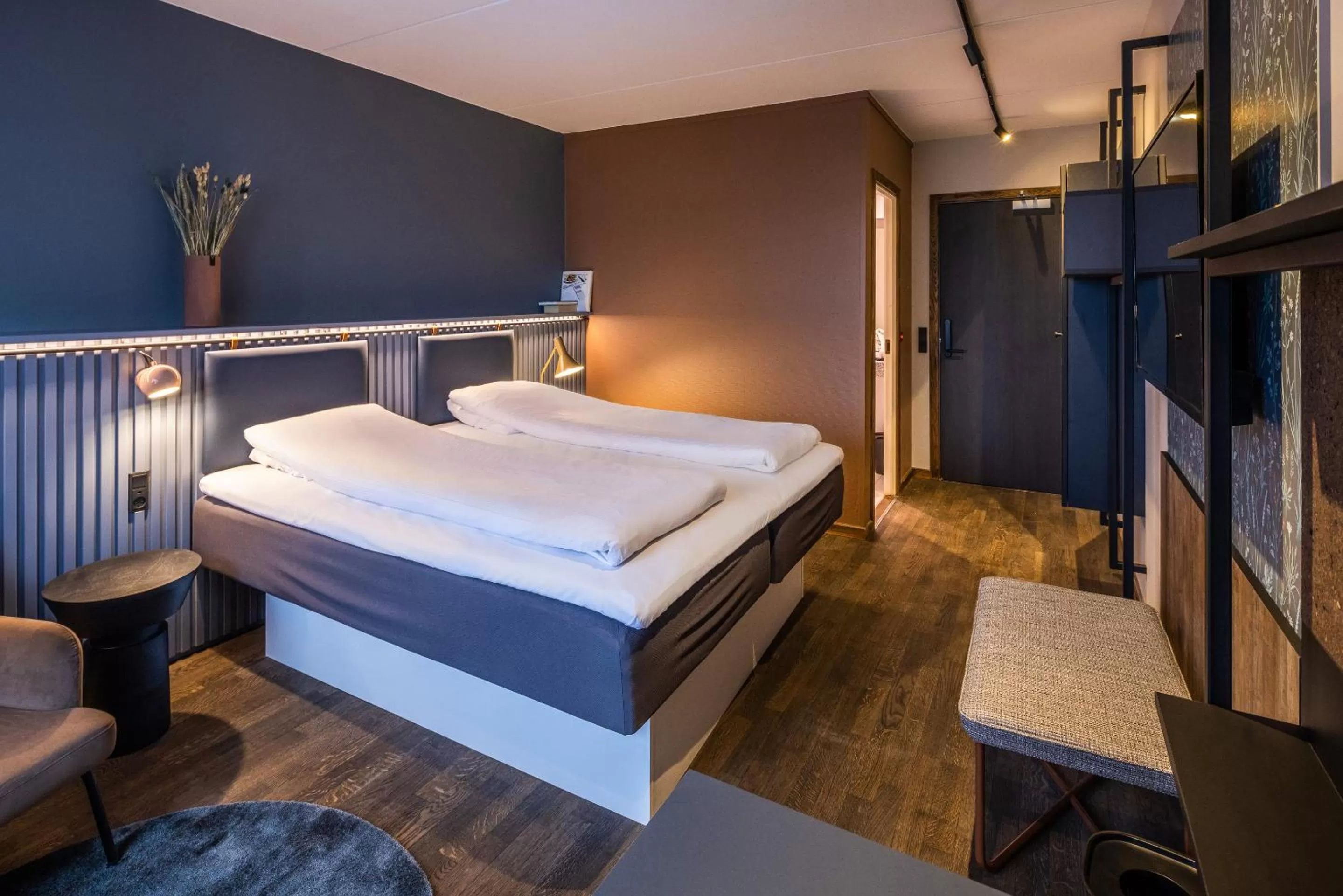 Photo of the whole room, Bed in Pier 5 Hotel