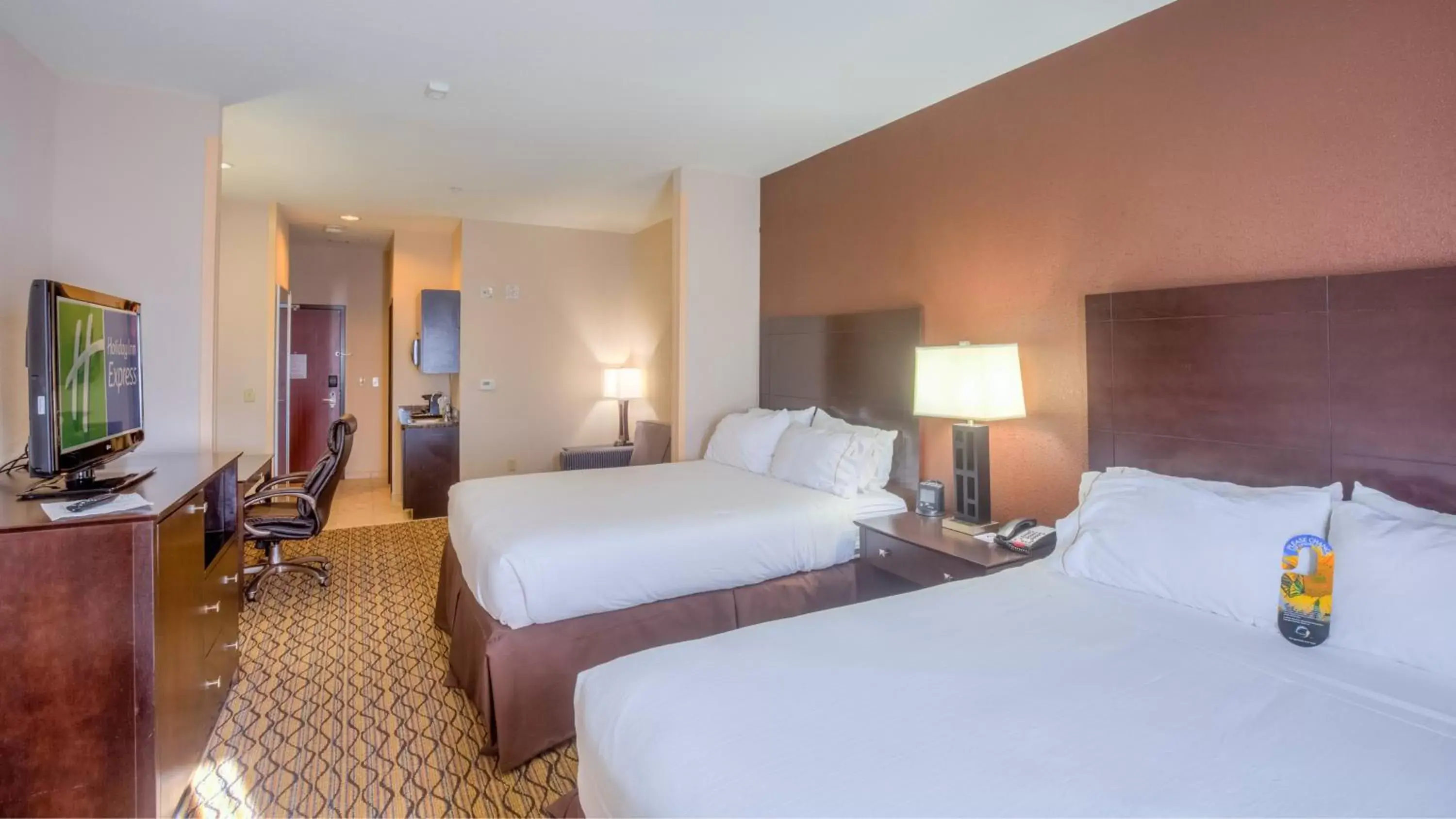 Photo of the whole room, Bed in Holiday Inn Express Hotel and Suites Elk City, an IHG Hotel