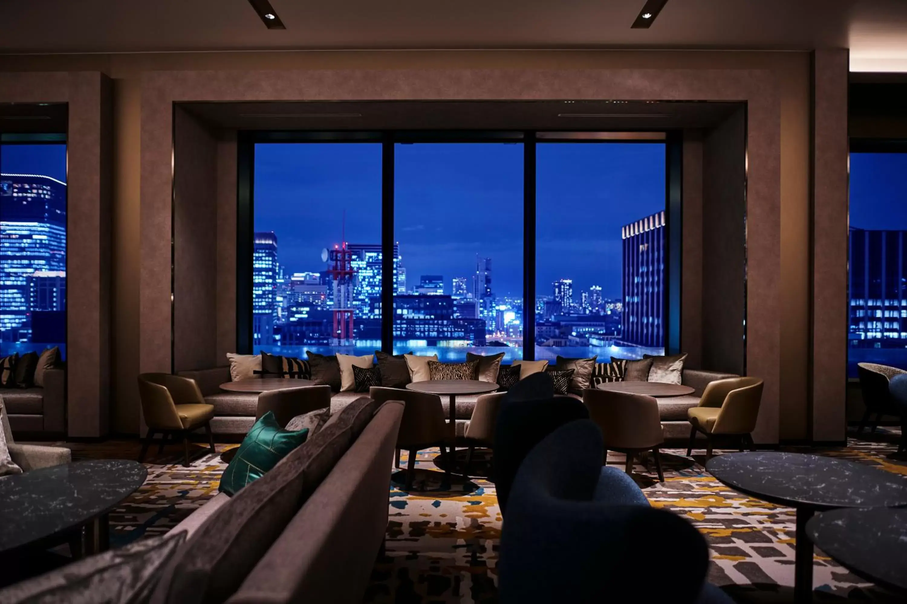 Lounge or bar in The Royal Park Hotel Iconic Osaka Midosuji