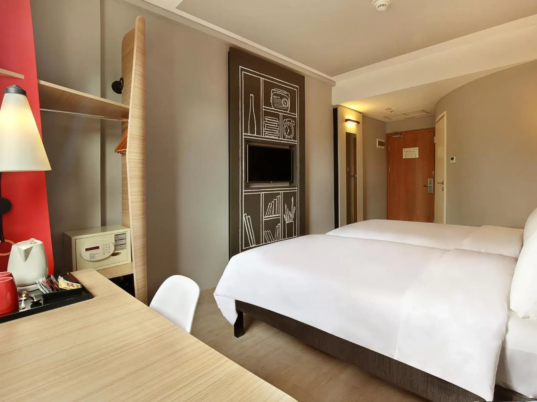 Photo of the whole room, Bed in ibis Bali Legian Street