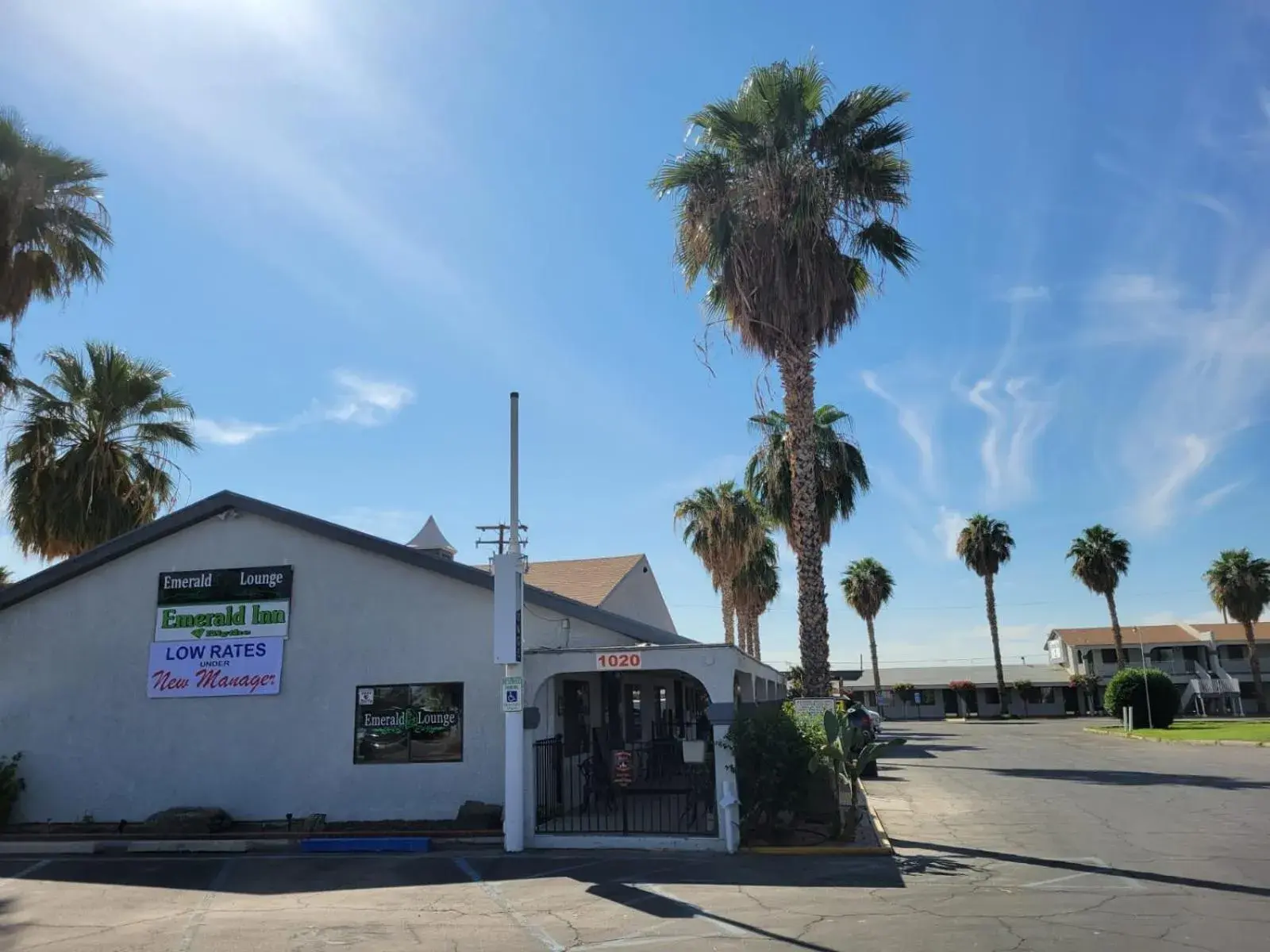 Property Building in Emerald Inn & Lounge