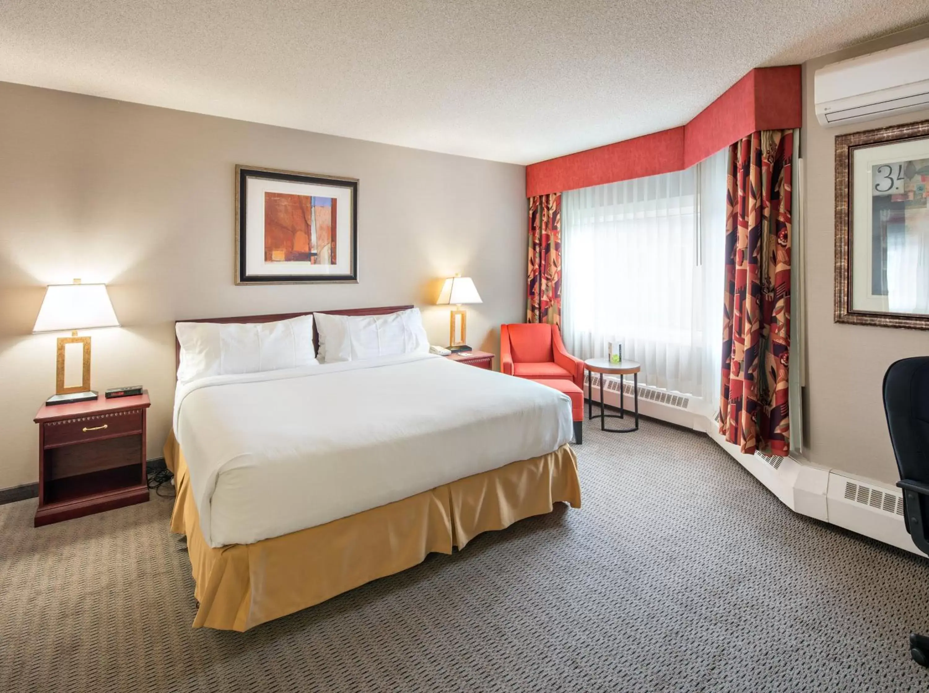 Photo of the whole room, Bed in Holiday Inn Express Red Deer by IHG Photo of the whole room, Bed in Holiday Inn Express Red Deer by IHG