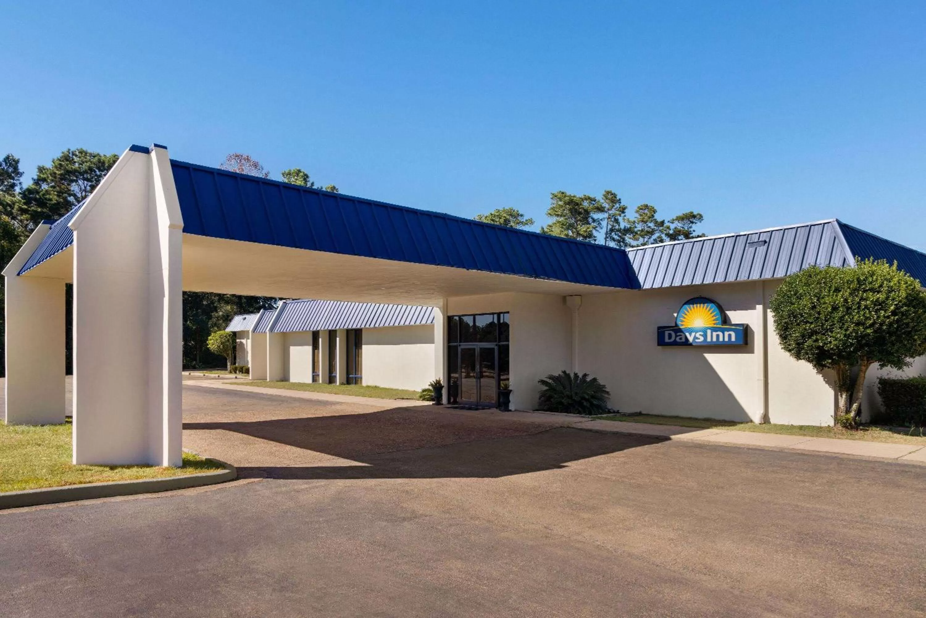 Property building in Days Inn by Wyndham McComb MS