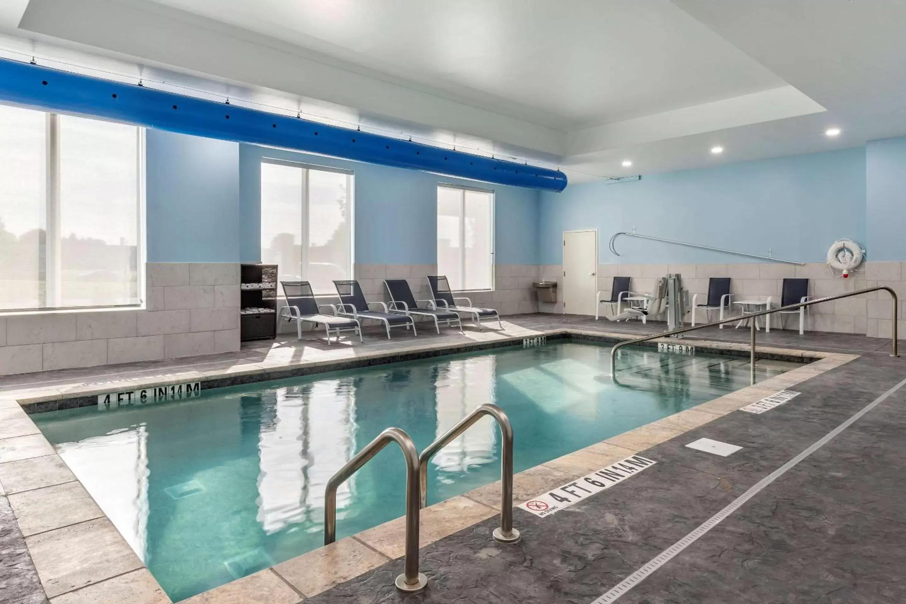 On site, Swimming Pool in Comfort Suites Greenville Airport