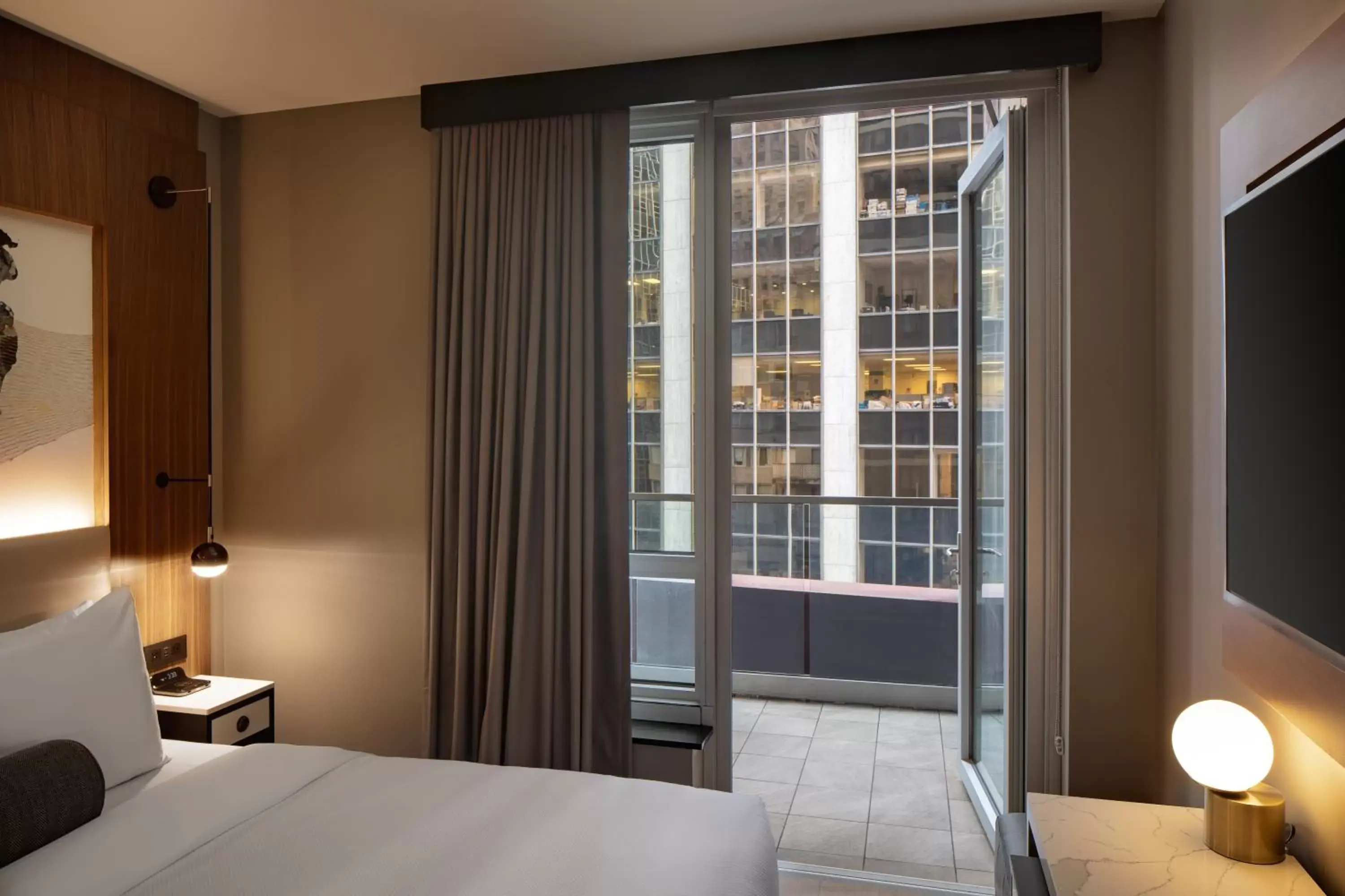 Balcony/Terrace, Bed in Hotel Indigo NYC Downtown - Wall Street, an IHG Hotel