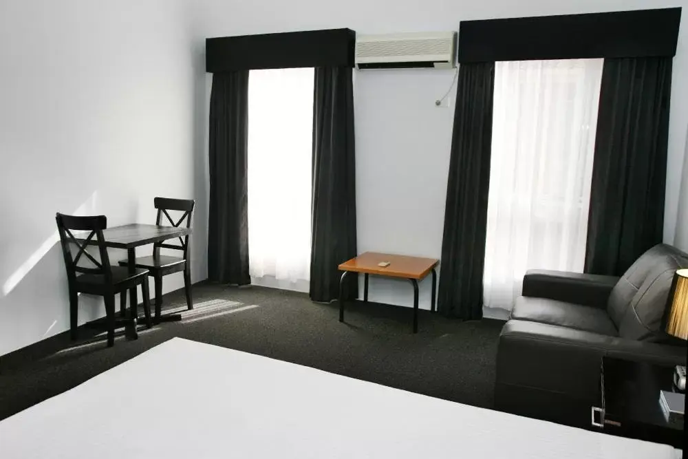 Seating Area in Footscray Motor Inn and Serviced Apartments