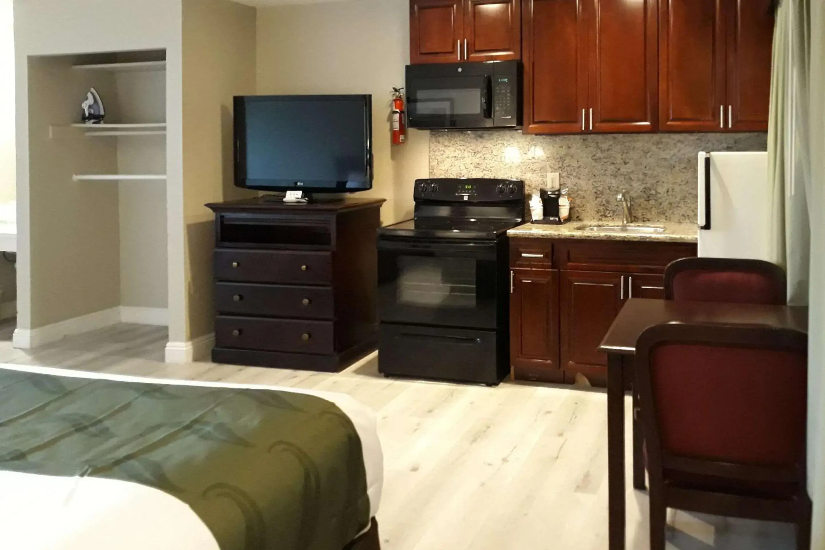 Photo of the whole room, TV/Entertainment Center in Quality Inn & Suites El Cajon San Diego East