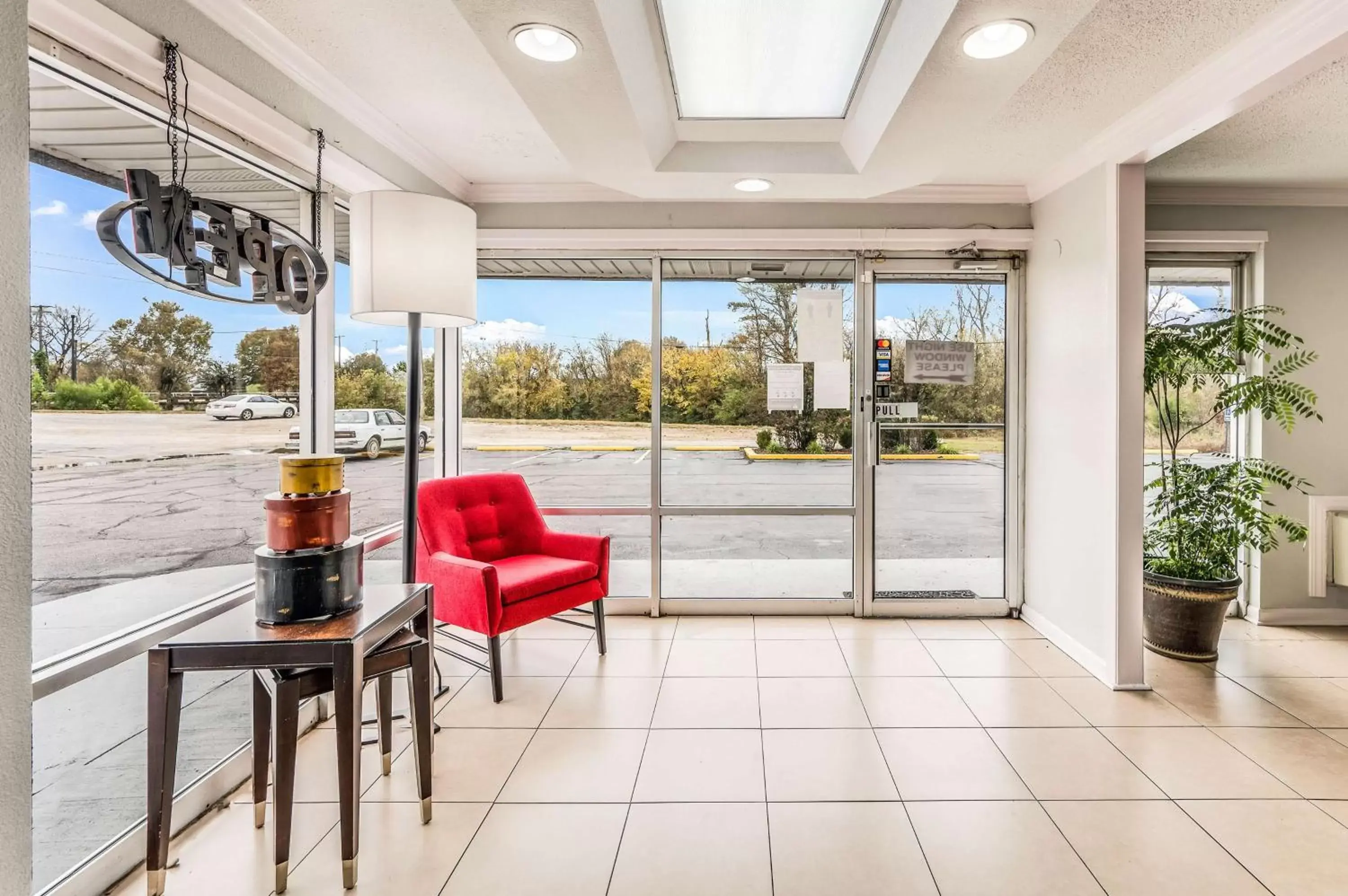 Lobby or reception in Motel 6-Tupelo, MS - Downtown Lobby or reception in Motel 6-Tupelo, MS - Downtown