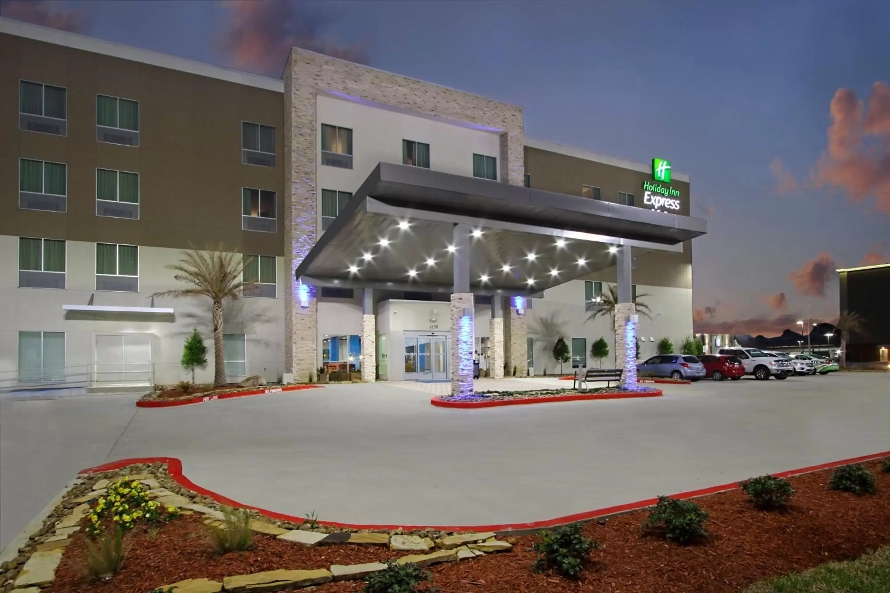 Property Building in Holiday Inn Express & Suites - Lake Charles South Casino Area, an IHG Hotel