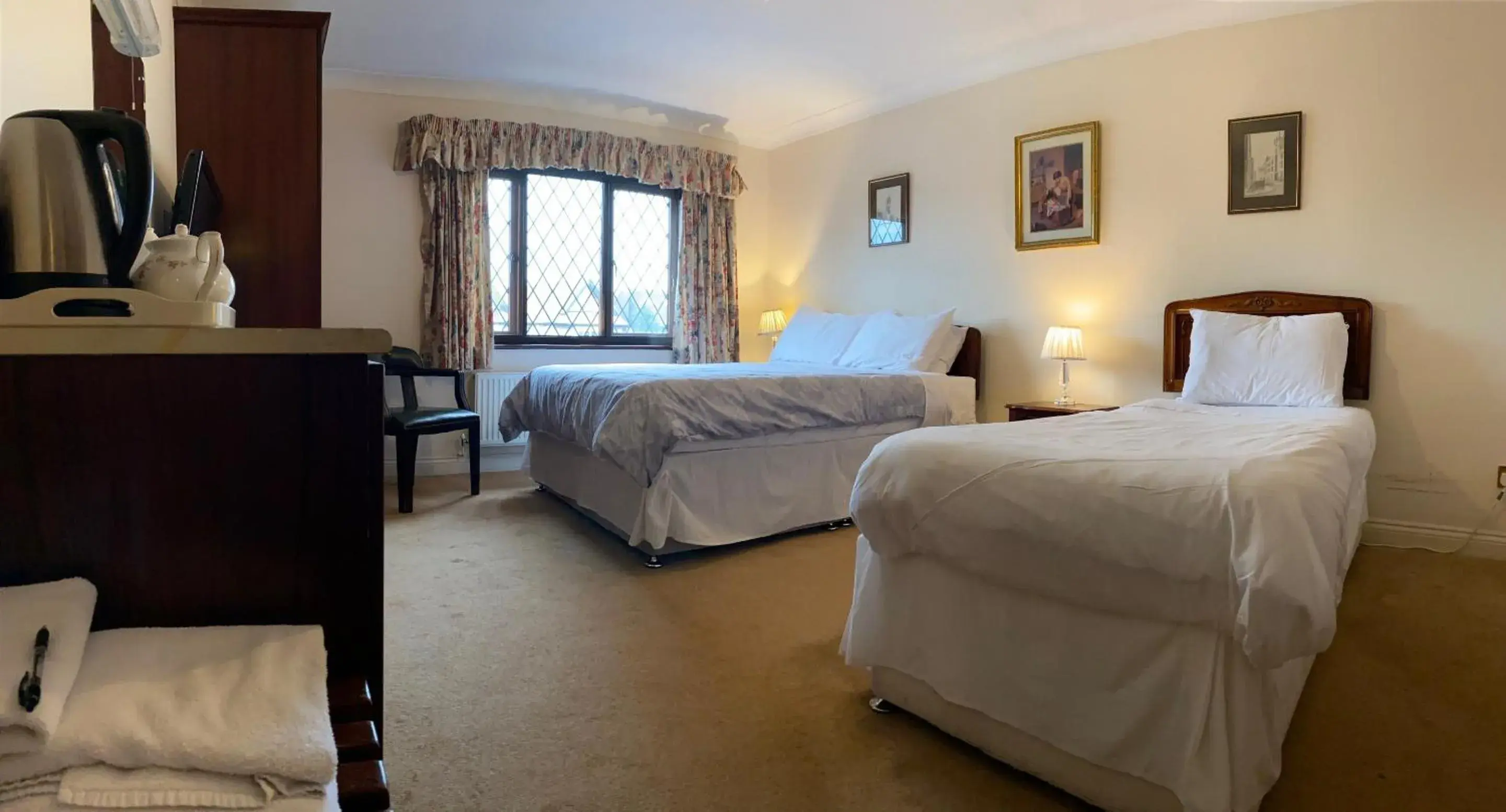 Bedroom, Bed in Cotswold House