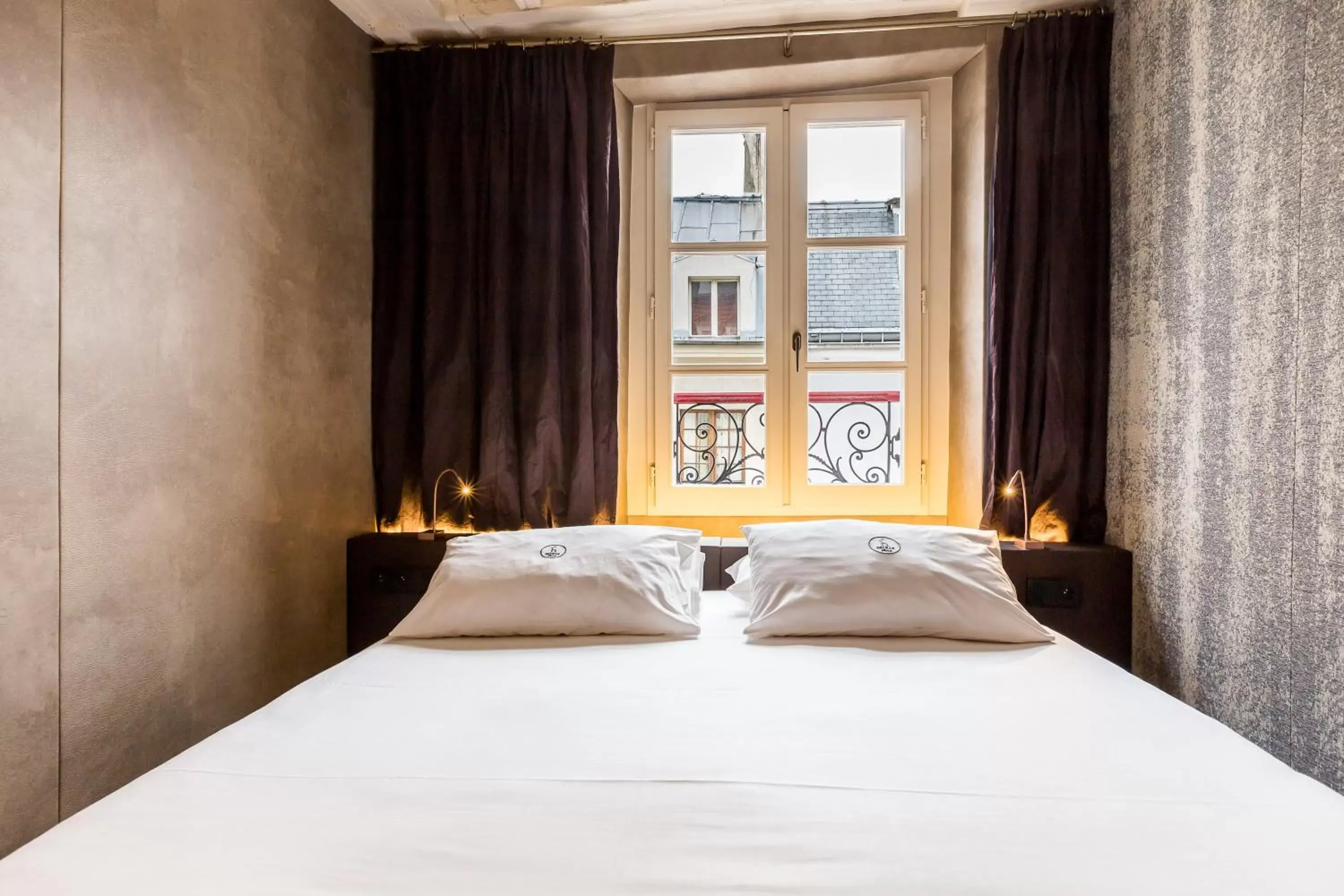 Bedroom, Bed in Hôtel de Lille