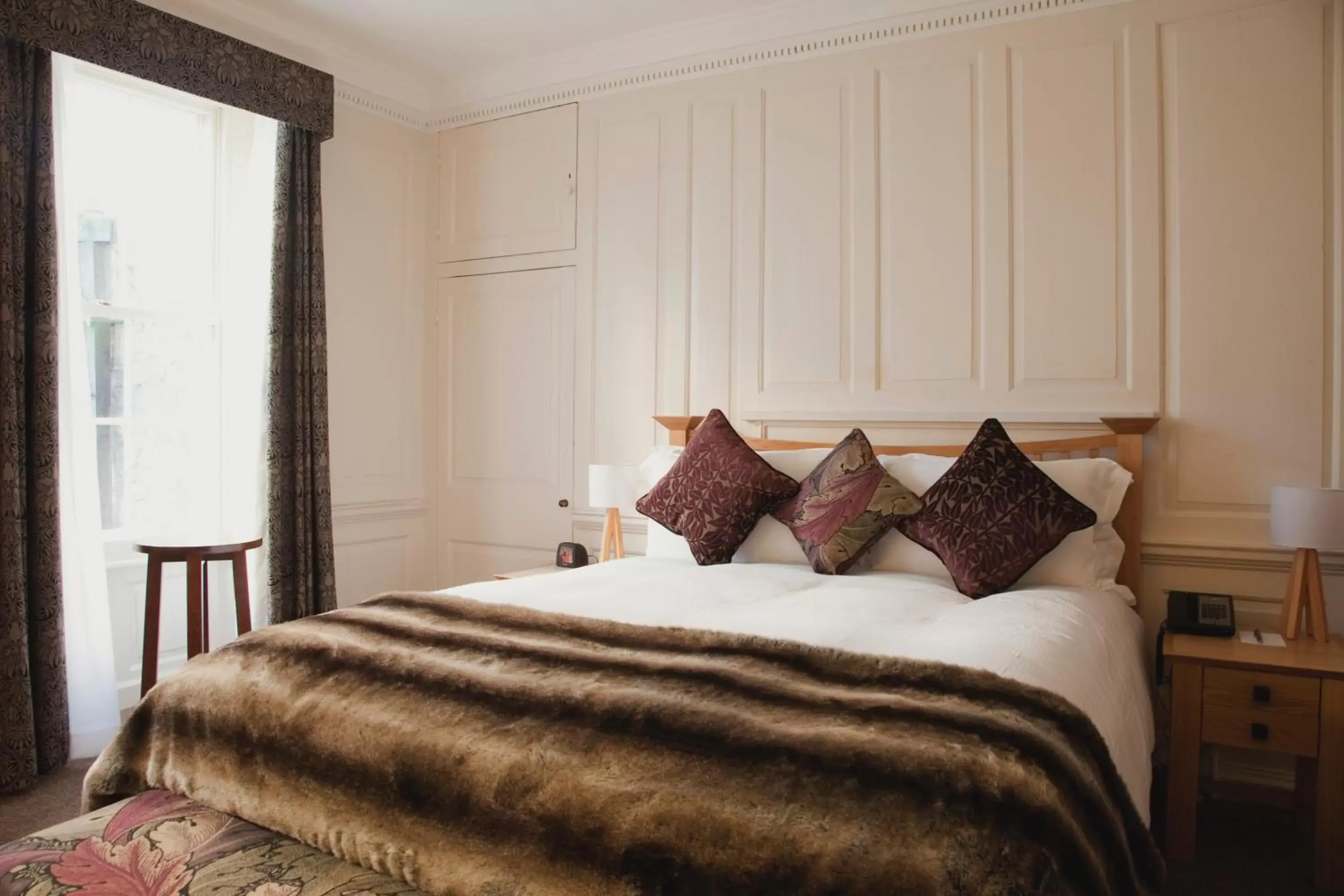 Bed in Vanbrugh House Hotel
