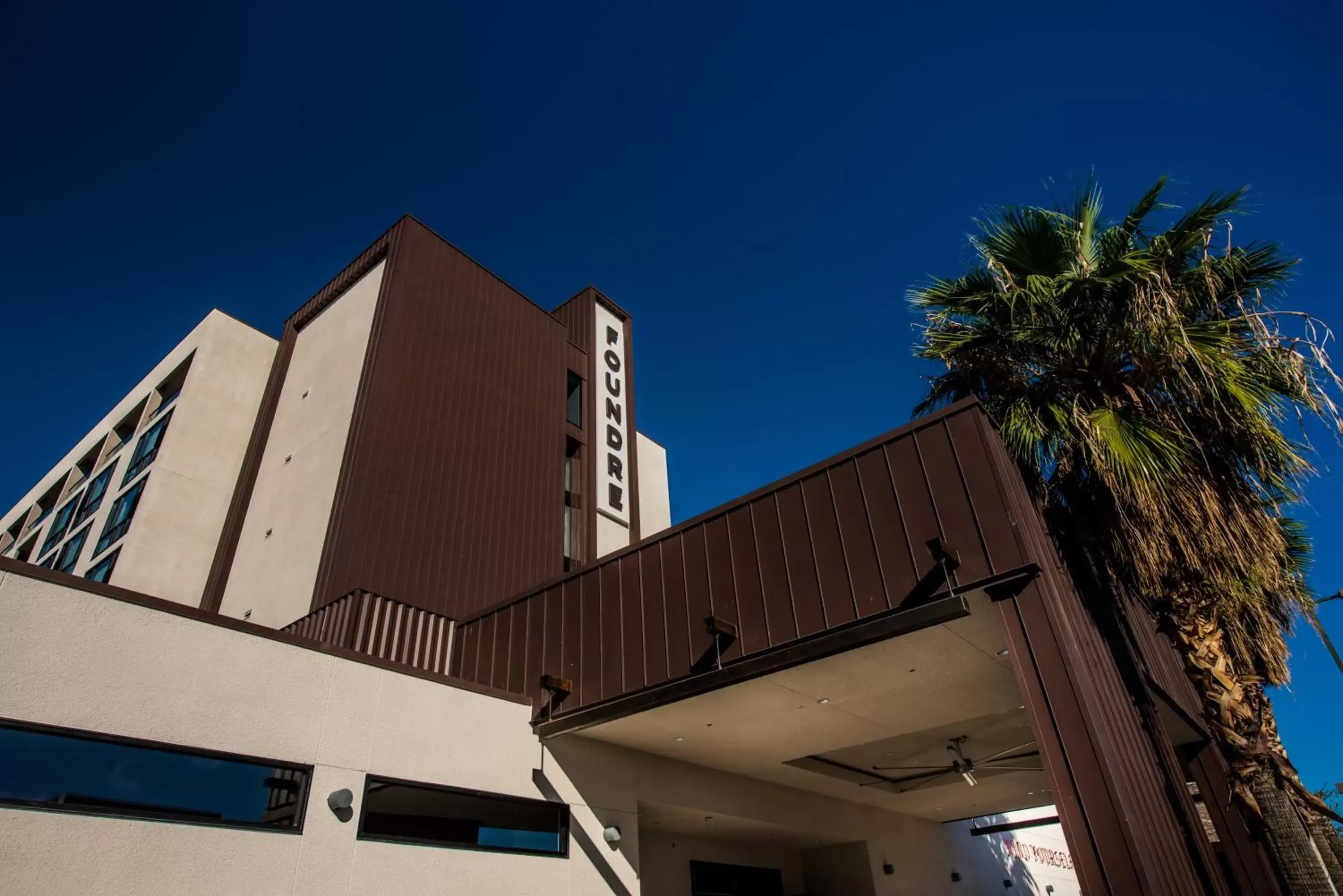 Facade/entrance, Property Building in Found Re Phoenix