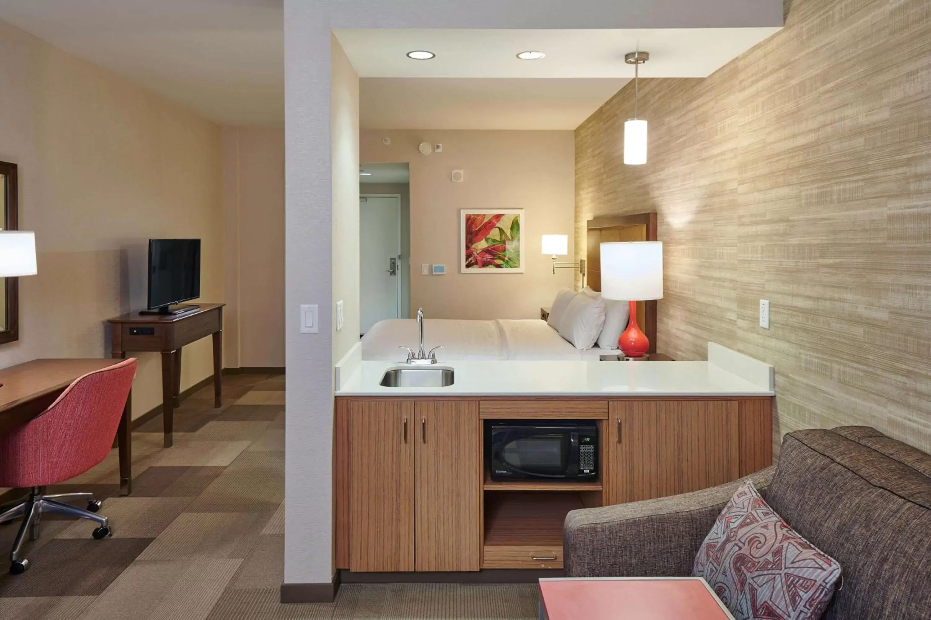 Bedroom, Kitchen/Kitchenette in Hampton Inn & Suites Oahu/Kapolei, HI - FREE Breakfast