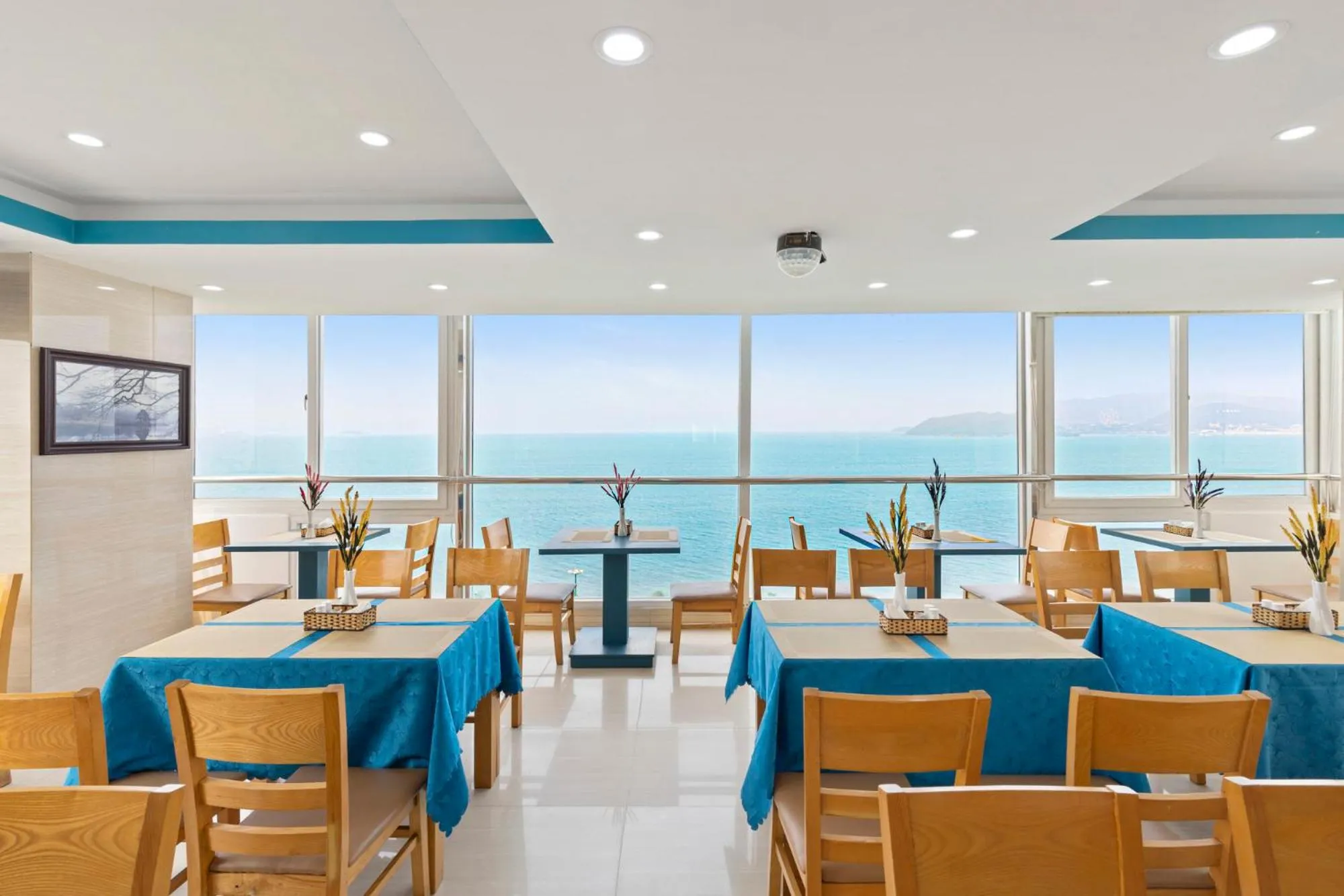 Restaurant/places to eat in Blue Pearl Hotel