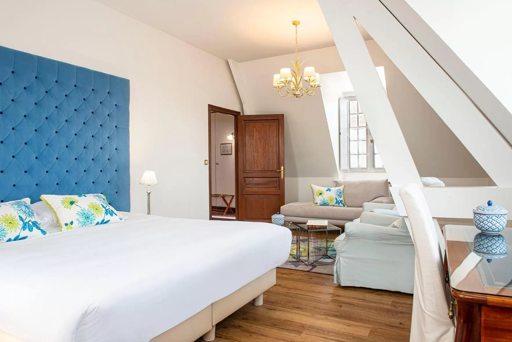 Bedroom, Bed in Chateau De Montreuil