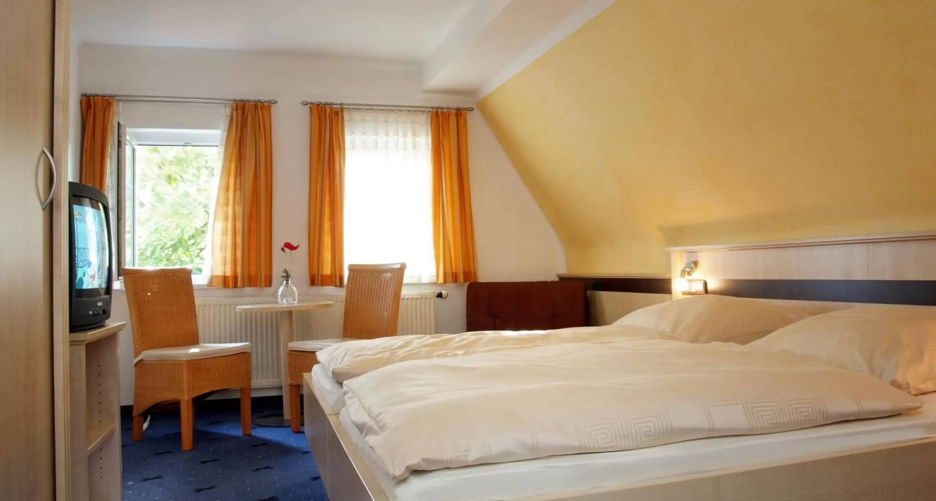 Bed in Hotel Rappen Rothenburg ob der Tauber