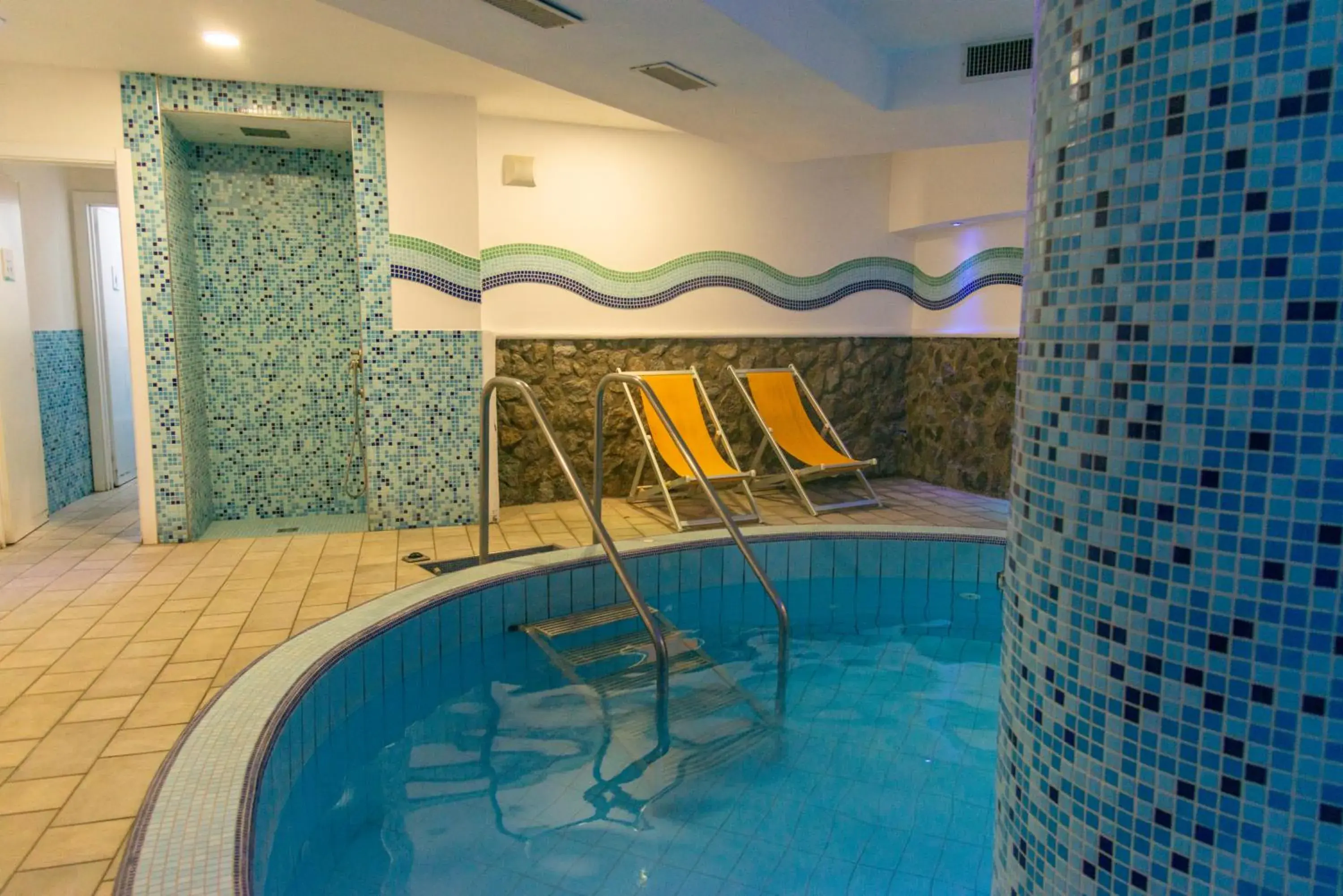 Shower, Swimming Pool in Hotel Parco Delle Agavi