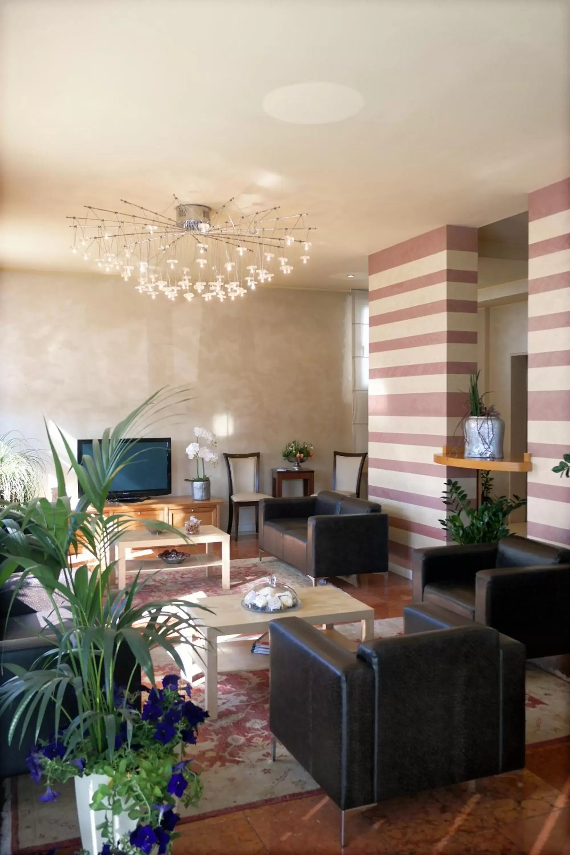 Lobby or reception, Lounge/Bar in Hotel Vittoria