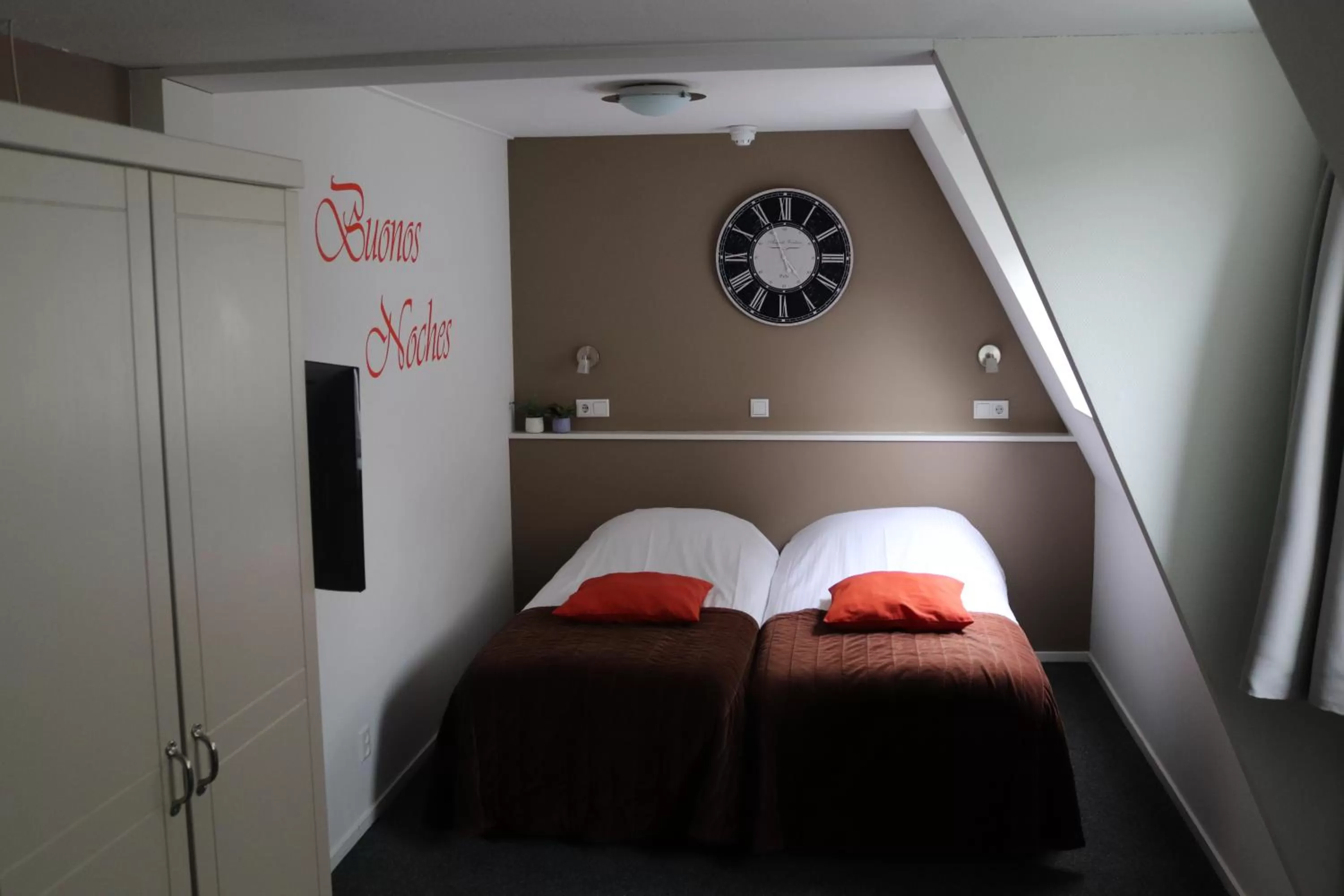 Bedroom in Het Wapen van Noordwijkerhout