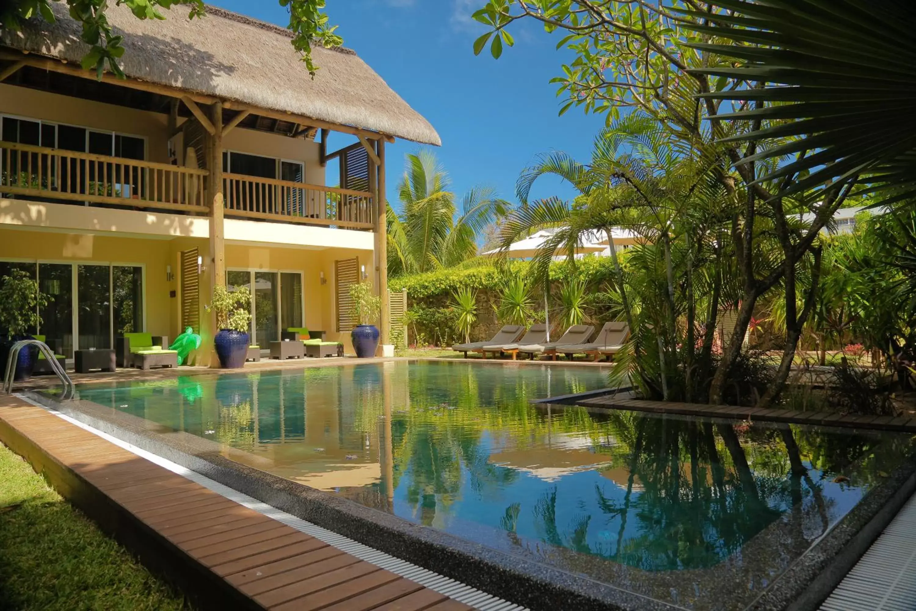Facade/entrance, Swimming Pool in Ocean Villas Hotel
