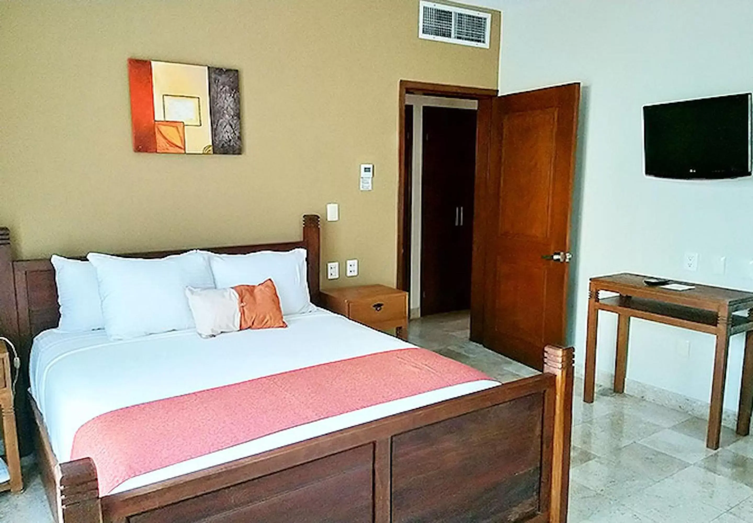 Bed in Acanto Hotel Playa del Carmen, Trademark Collection by Wyndham