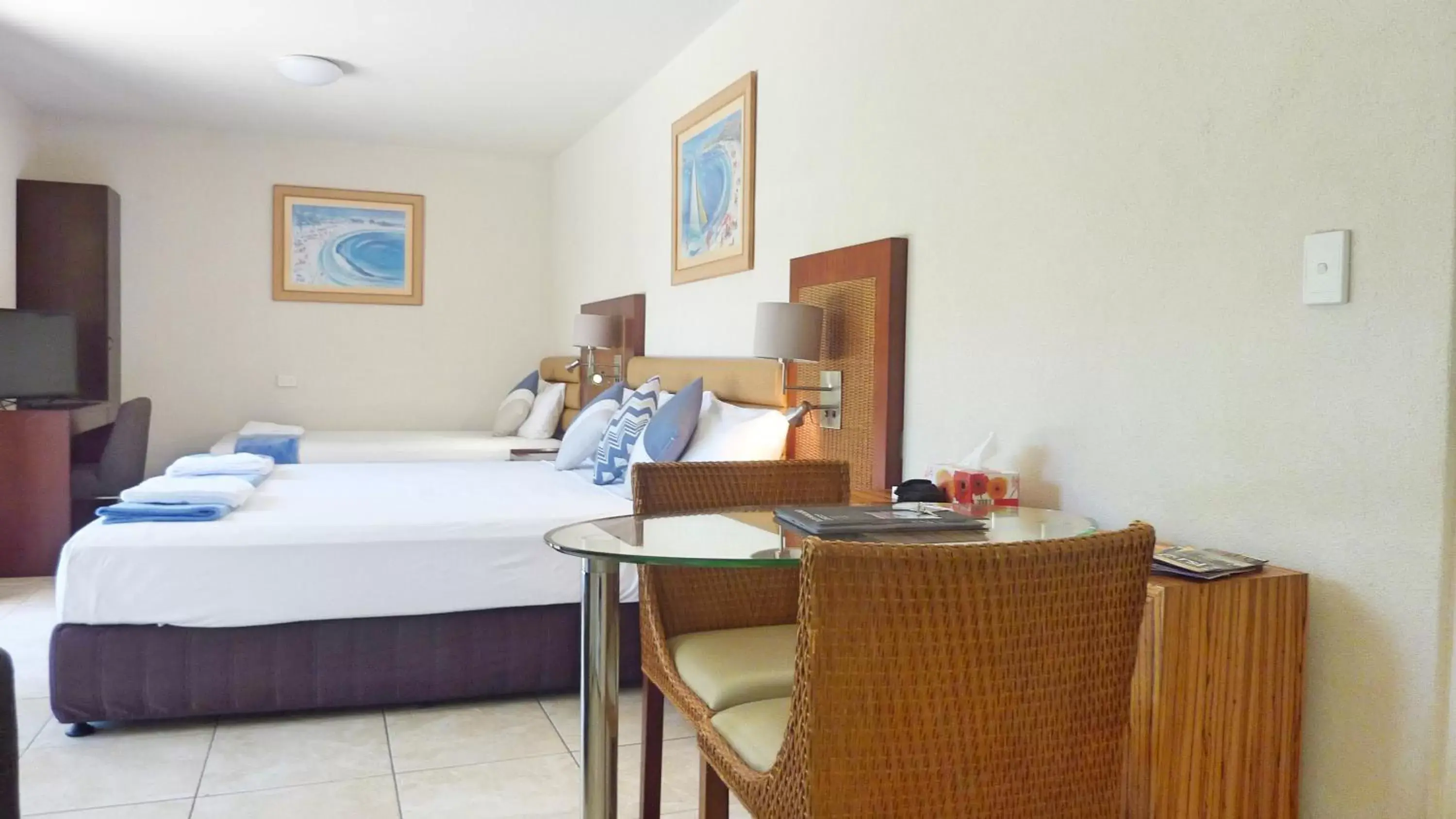 Photo of the whole room, Bed in Jadran Motel & El Jays Holiday Lodge